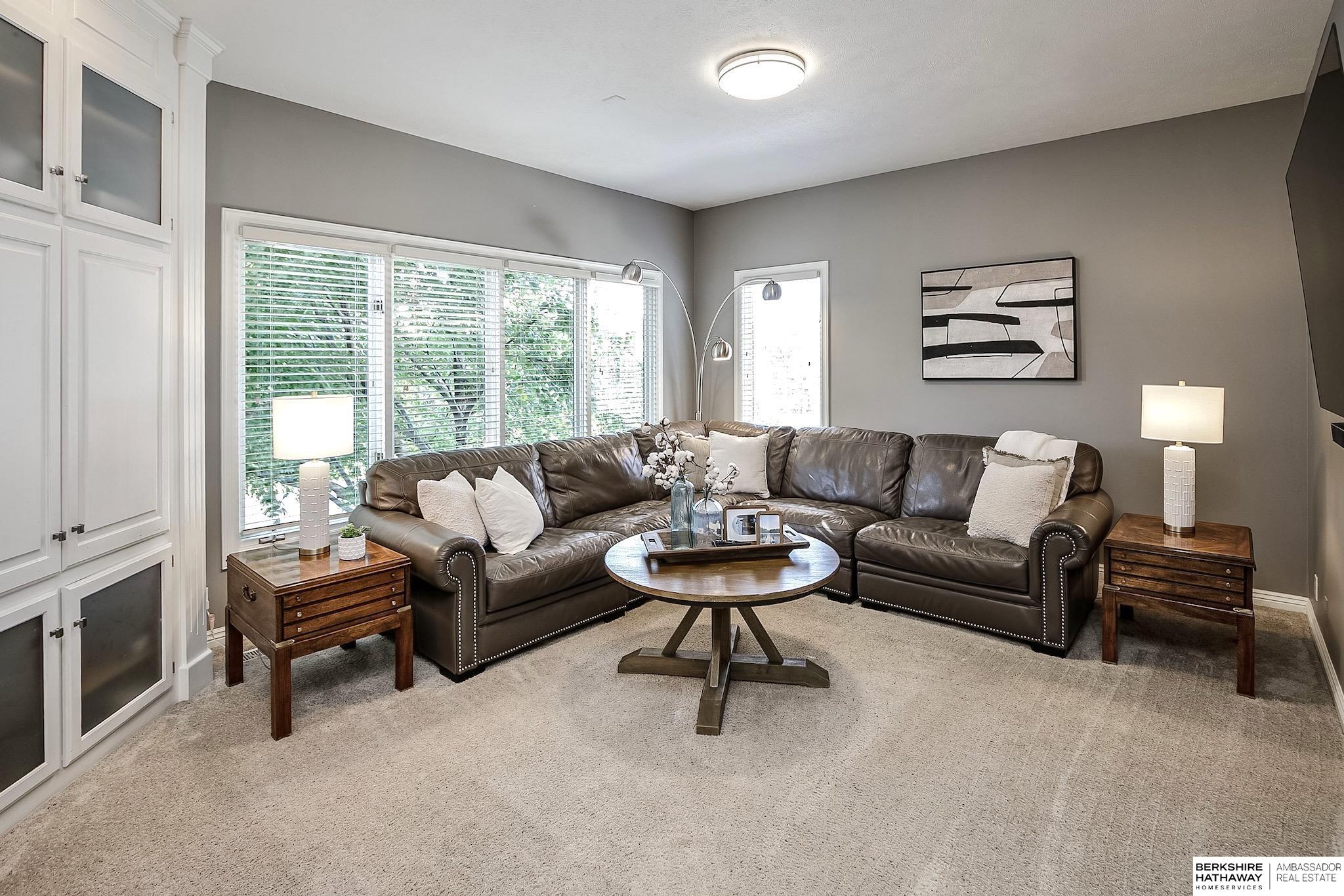 Omaha, Nebraska 68116, United States, 5 Bedrooms Bedrooms, ,4 BathroomsBathrooms,Residential,Active,220771