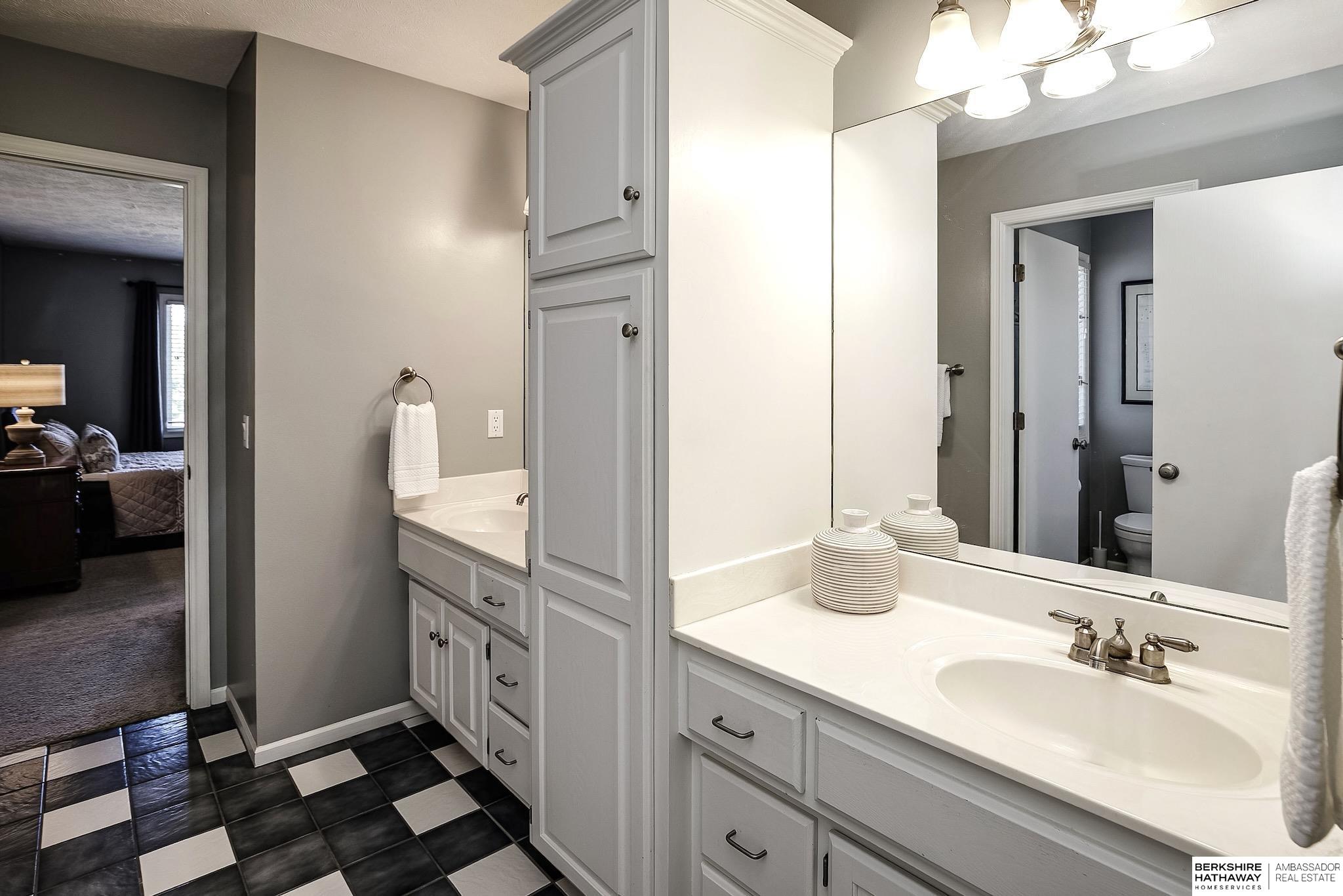 Omaha, Nebraska 68116, United States, 5 Bedrooms Bedrooms, ,4 BathroomsBathrooms,Residential,Active,220771