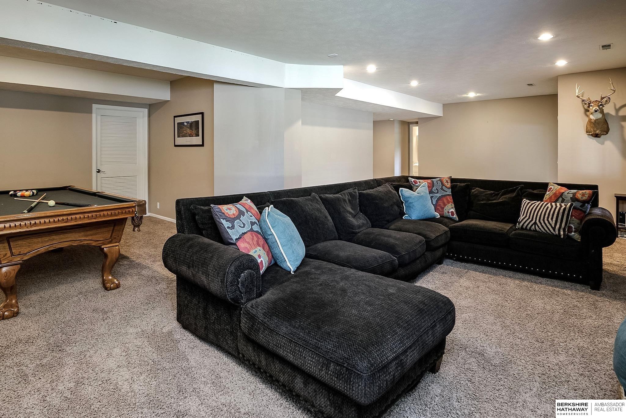 Omaha, Nebraska 68116, United States, 5 Bedrooms Bedrooms, ,4 BathroomsBathrooms,Residential,Active,220771