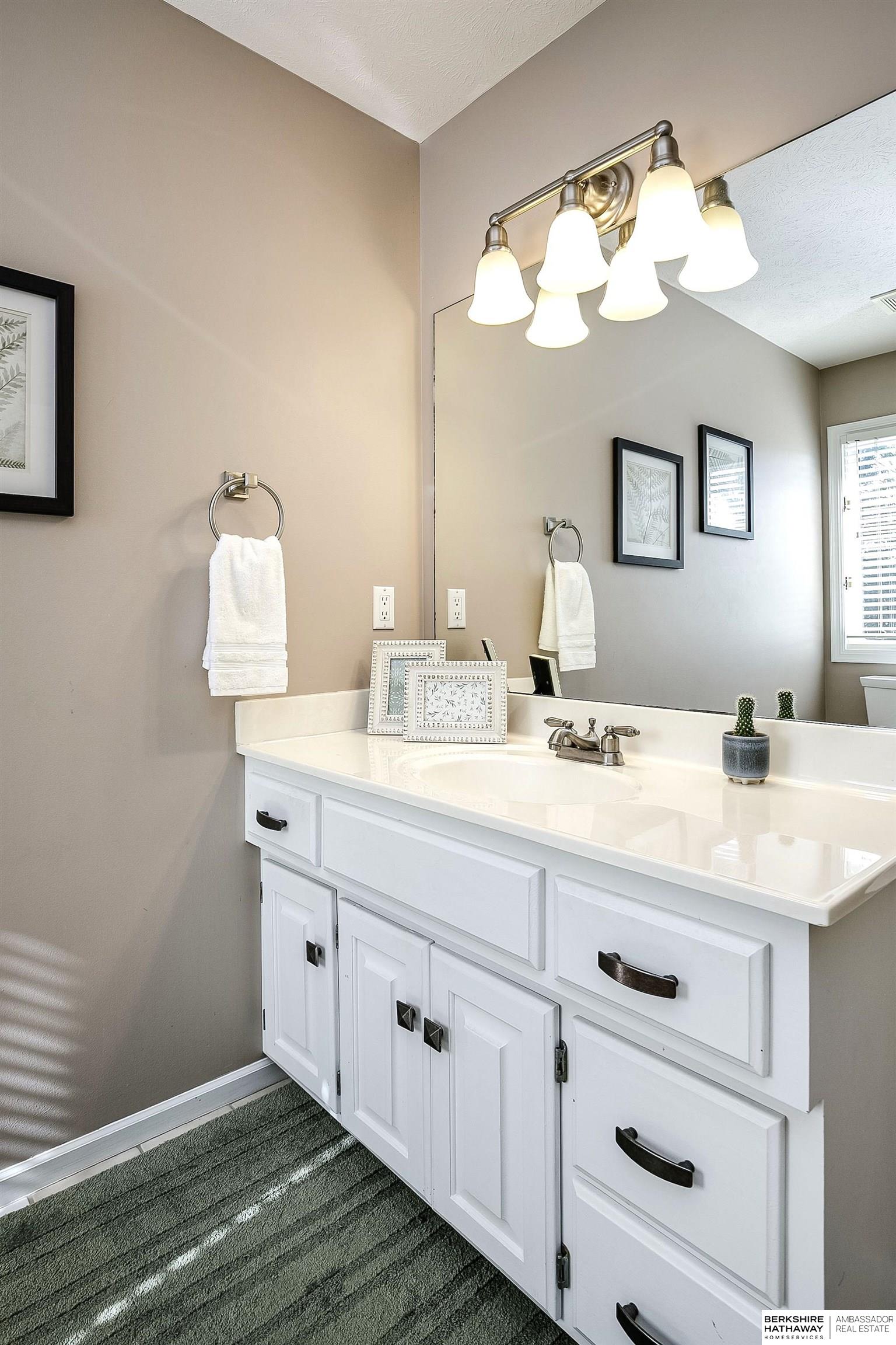 Omaha, Nebraska 68116, United States, 5 Bedrooms Bedrooms, ,4 BathroomsBathrooms,Residential,Active,220771