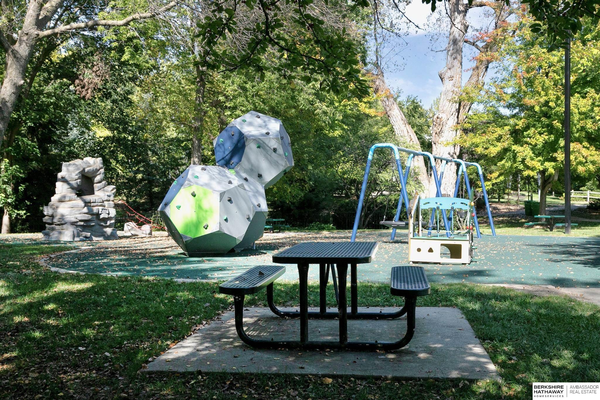 Omaha, Nebraska 68116, United States, 5 Bedrooms Bedrooms, ,4 BathroomsBathrooms,Residential,Active,220771