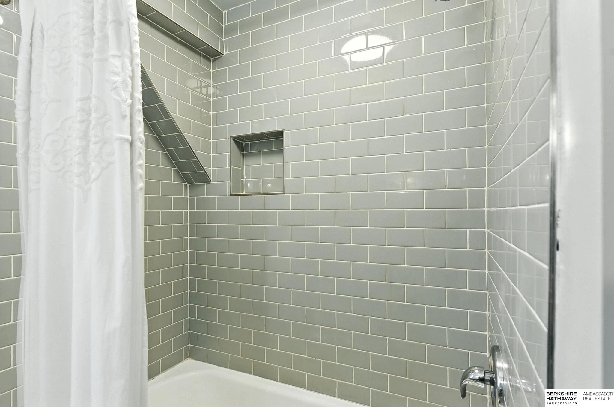 Omaha, Nebraska 68132, United States, 3 Bedrooms Bedrooms, ,2 BathroomsBathrooms,Residential,Pending,182905