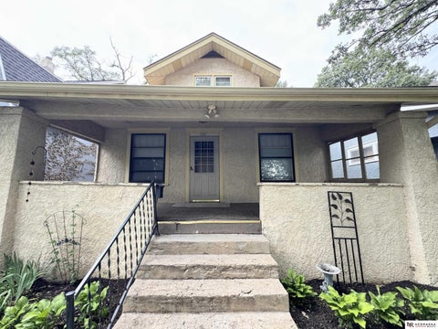 Photo of 832 S 35th Avenue, Omaha, NE 68105 (MLS # 22617935)