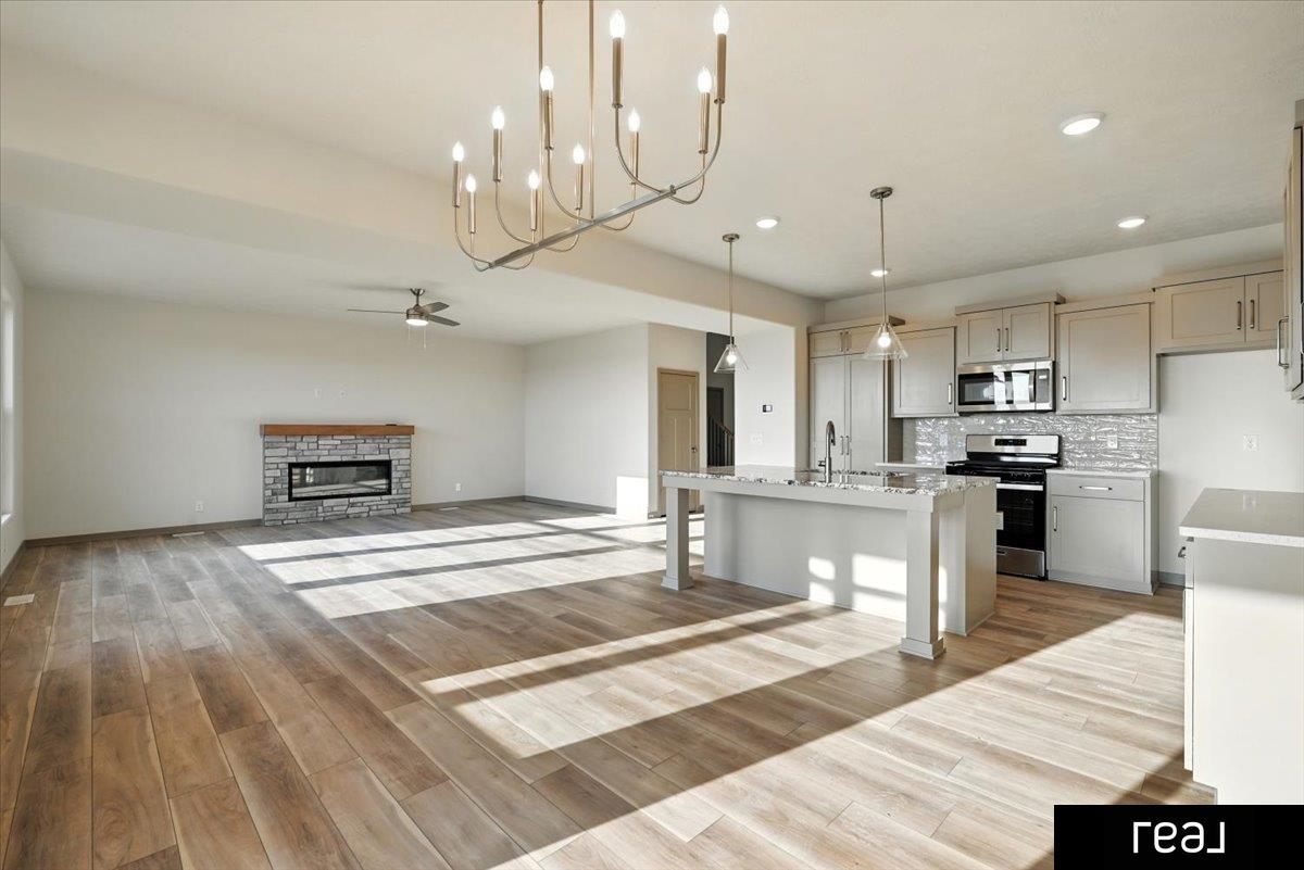 Papillion, Nebraska 68046, United States, 5 Bedrooms Bedrooms, ,3 BathroomsBathrooms,Residential,Active,204305