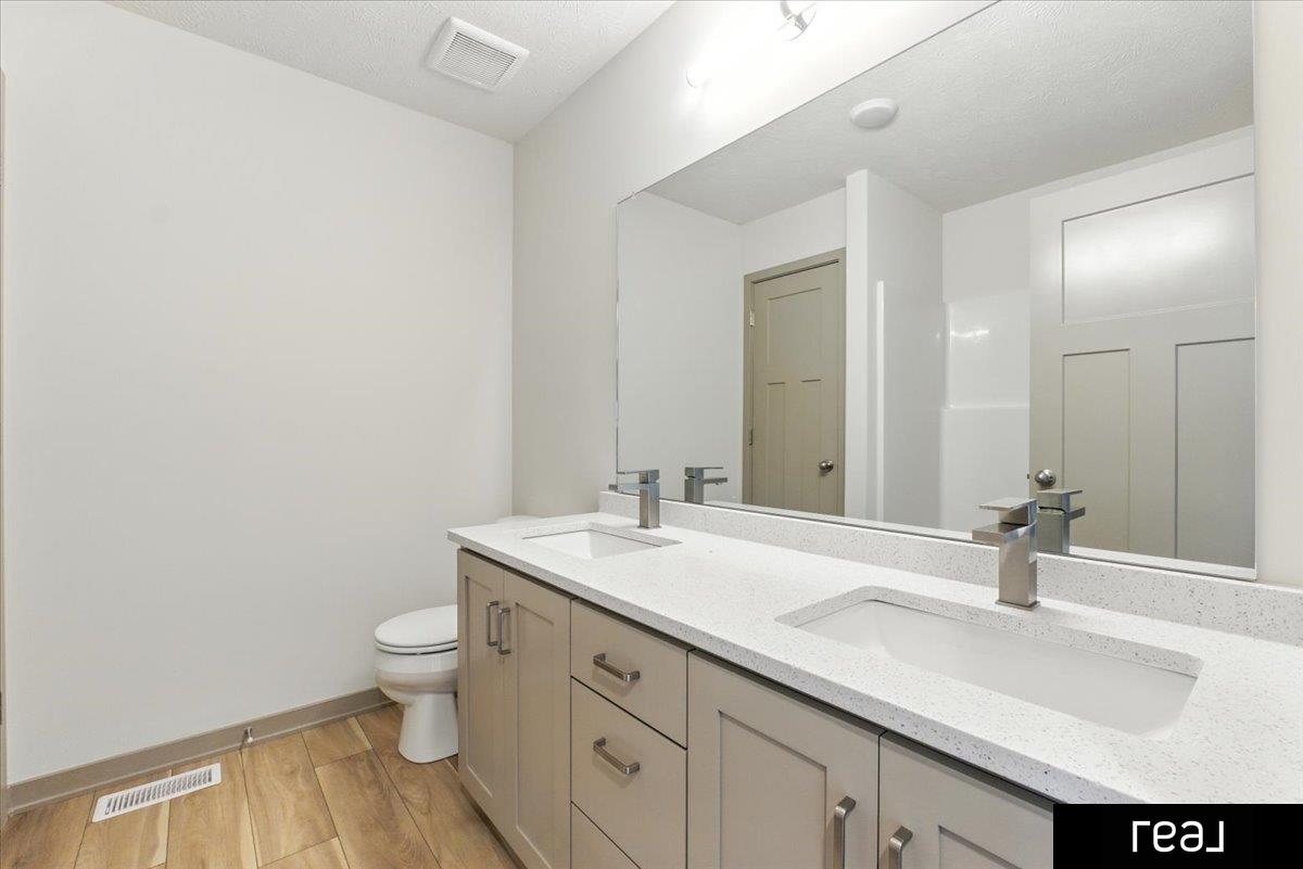 Papillion, Nebraska 68046, United States, 5 Bedrooms Bedrooms, ,3 BathroomsBathrooms,Residential,Active,204305