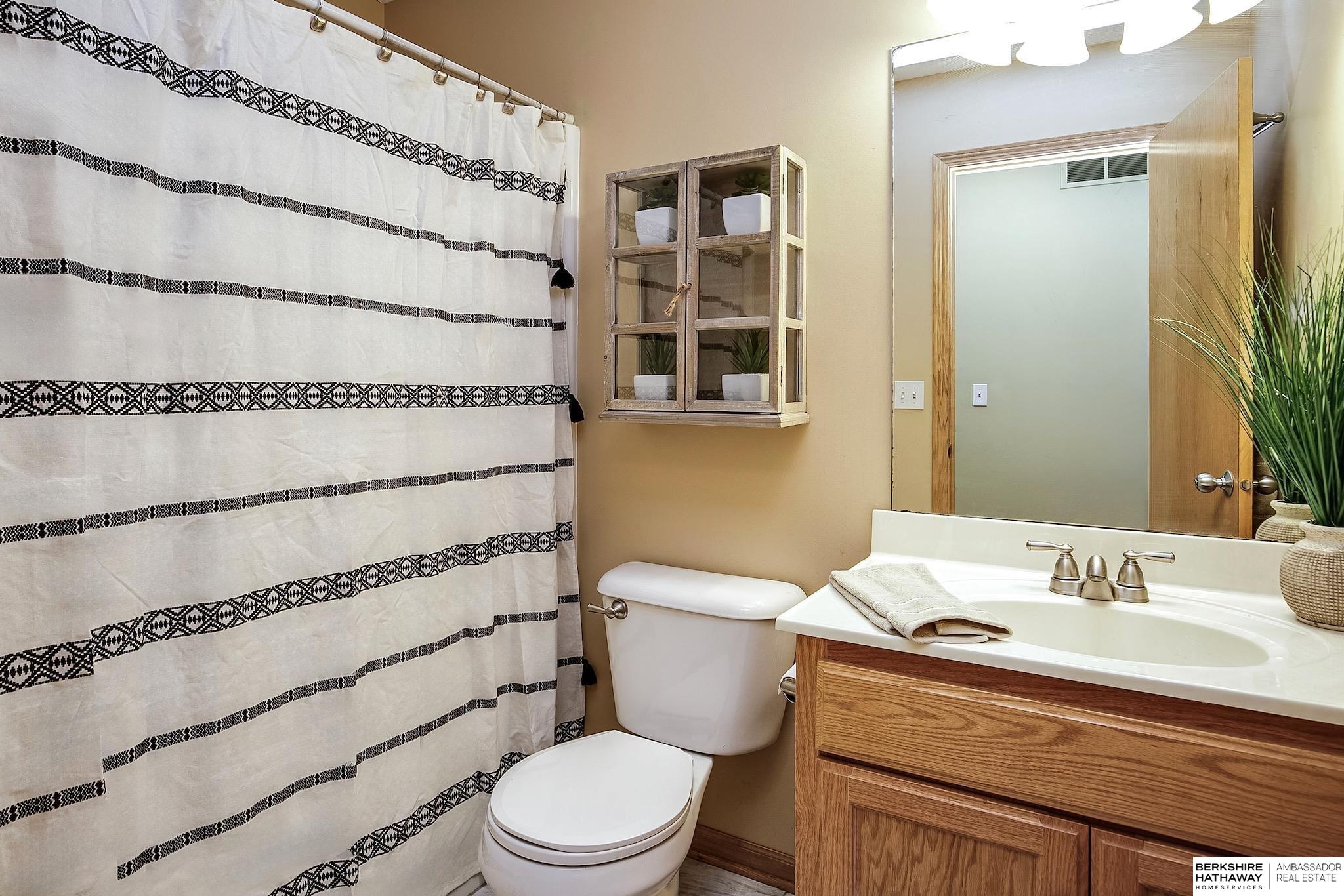 Gretna, Nebraska 68028, United States, 4 Bedrooms Bedrooms, ,3 BathroomsBathrooms,Residential,Active,187391