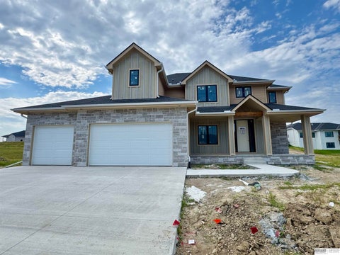 Photo of 20032 V Street, Omaha, NE 68135 (MLS # 22613381)