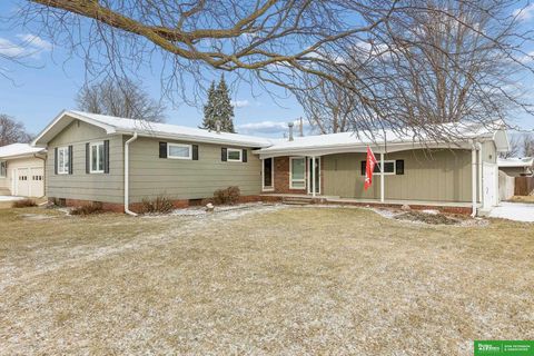 Photo of 2328 Parkview Drive, Fremont, NE 68025 (MLS # 22603037)