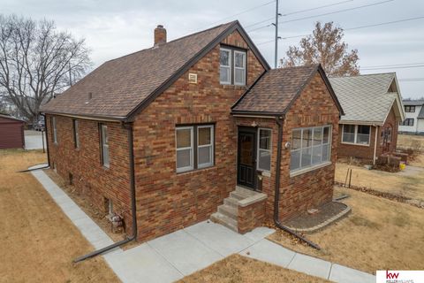 Photo of 4108 S 38 Street, Omaha, NE 68107 (MLS # 22525687)