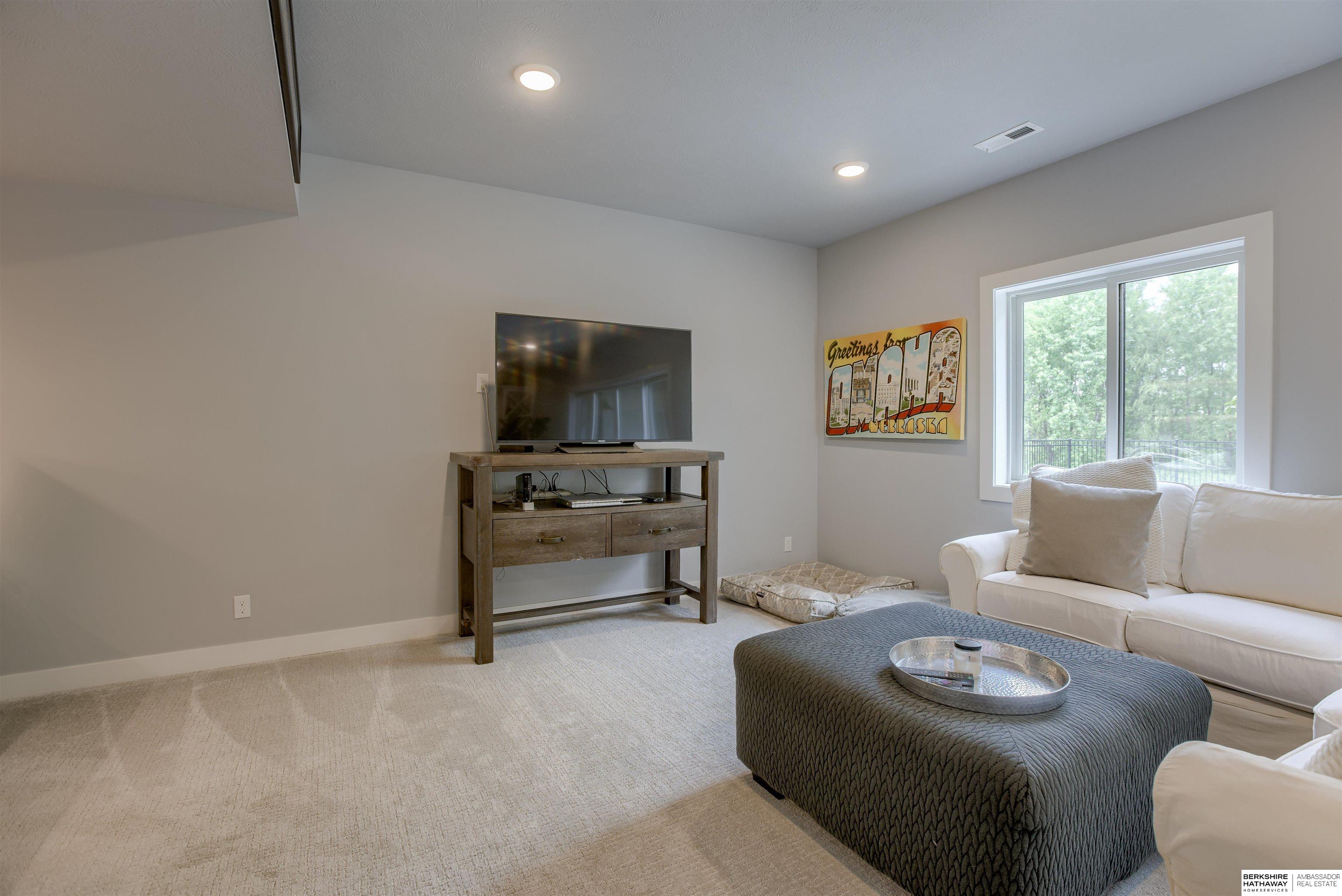 Omaha, Nebraska 68136, United States, 4 Bedrooms Bedrooms, ,3 BathroomsBathrooms,Residential,Active,146292