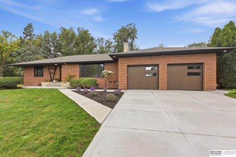 Photo of 320 N 93rd Street, Omaha, NE 68114 (MLS # 22627551)