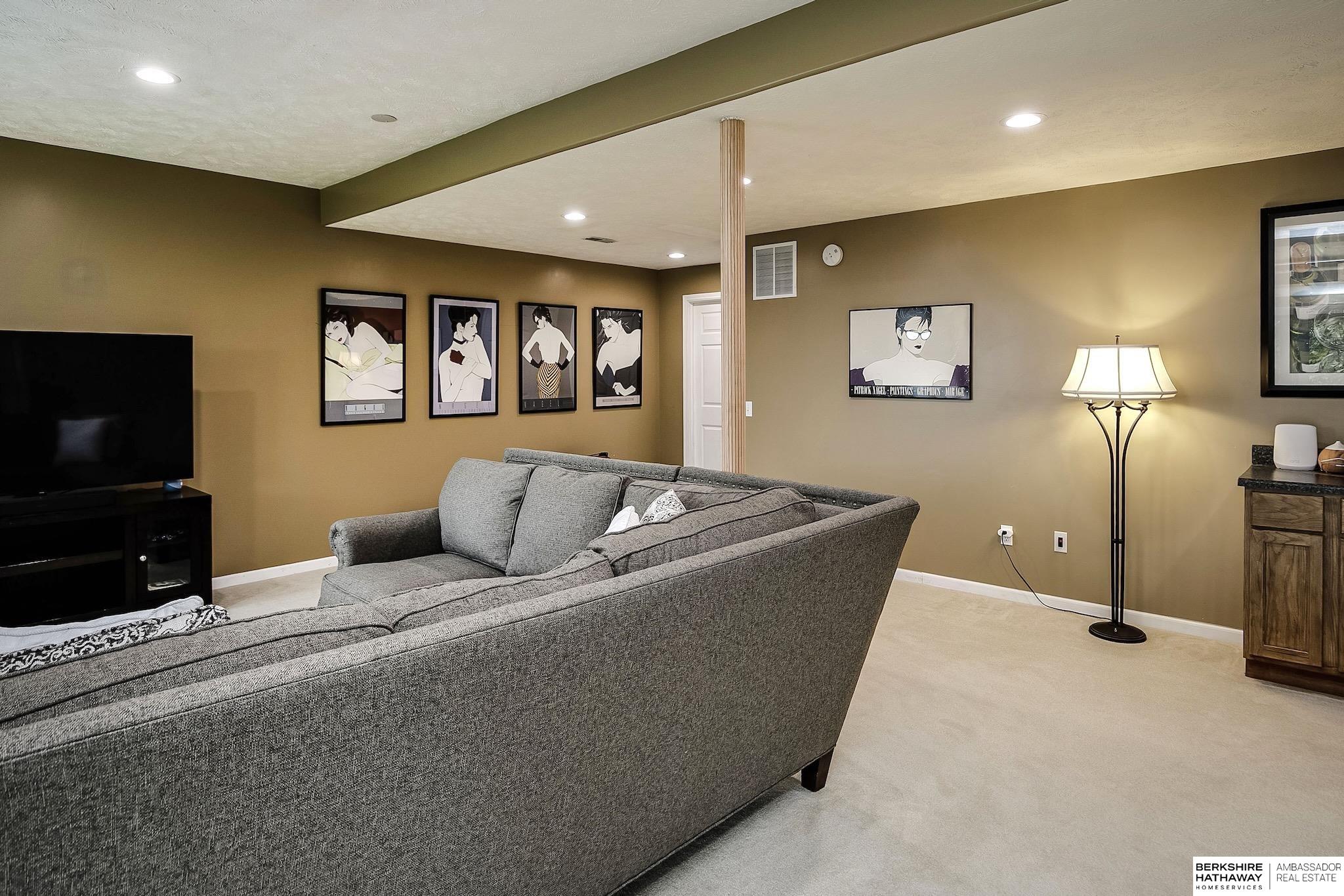 Omaha, Nebraska 68116, United States, 4 Bedrooms Bedrooms, ,3 BathroomsBathrooms,Residential,Active,178159