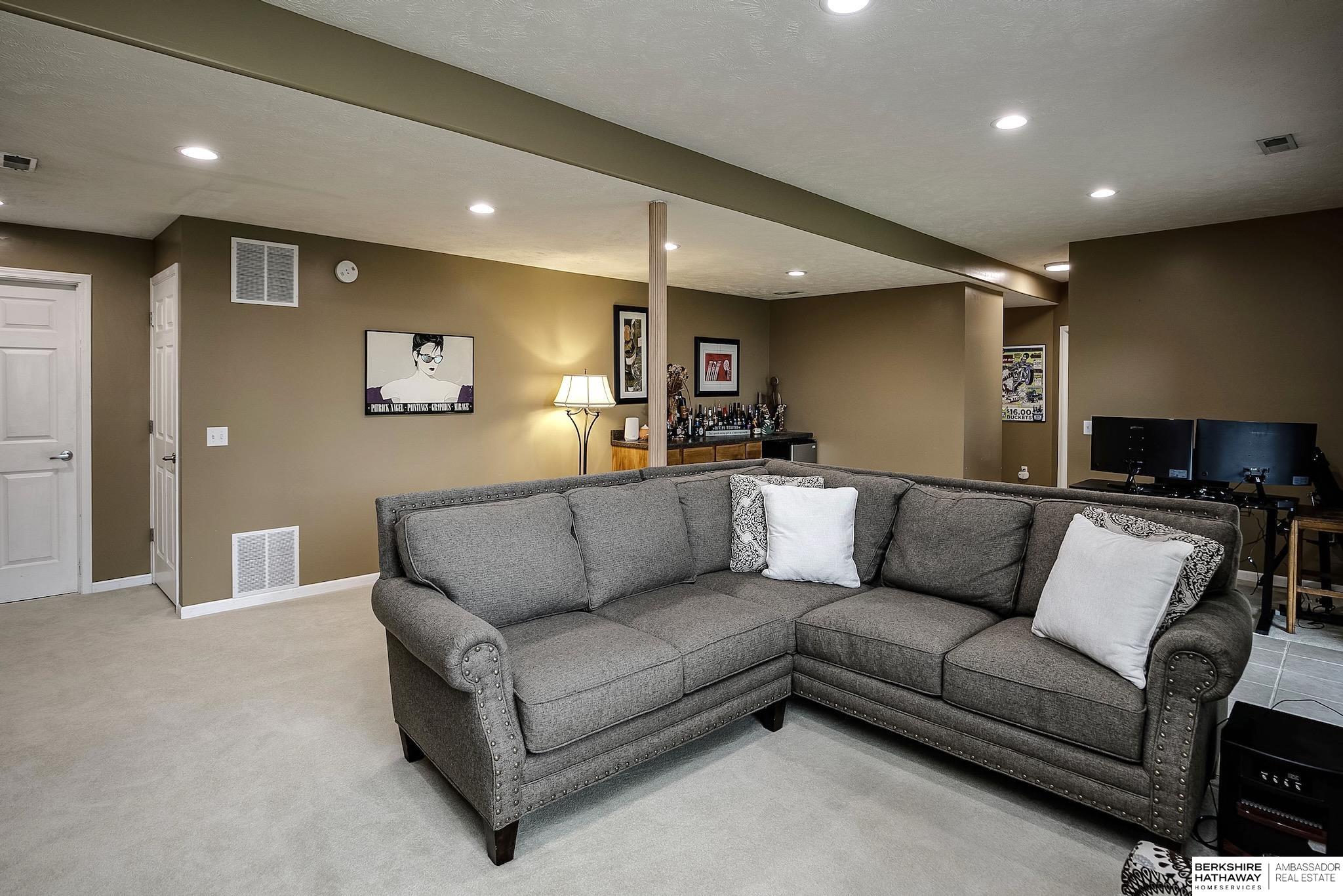 Omaha, Nebraska 68116, United States, 4 Bedrooms Bedrooms, ,3 BathroomsBathrooms,Residential,Active,178159