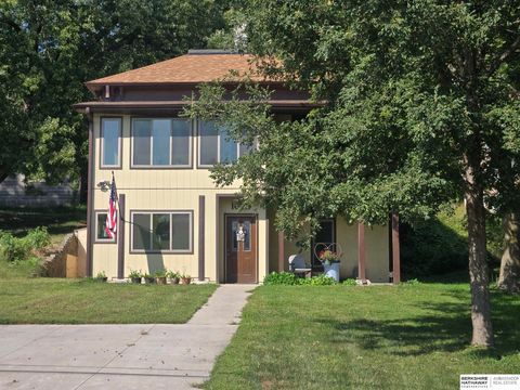 Photo of 1010 LINCOLN Avenue, Plattsmouth, NE 68048 (MLS # 22601176)