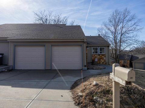 Photo of 910 S 153 Court, Omaha, NE 68154 (MLS # 22603513)