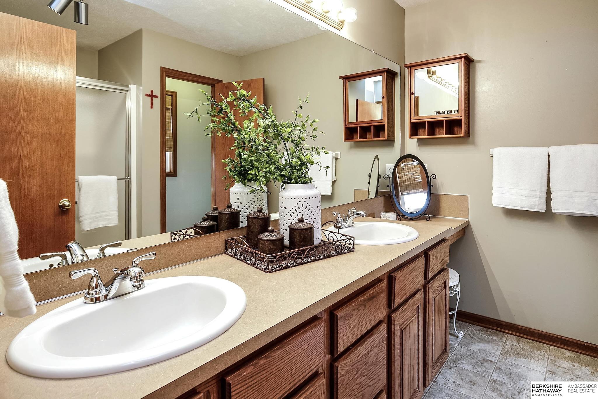 Omaha, Nebraska 68116, United States, 4 Bedrooms Bedrooms, ,2 BathroomsBathrooms,Residential,Pending,101241