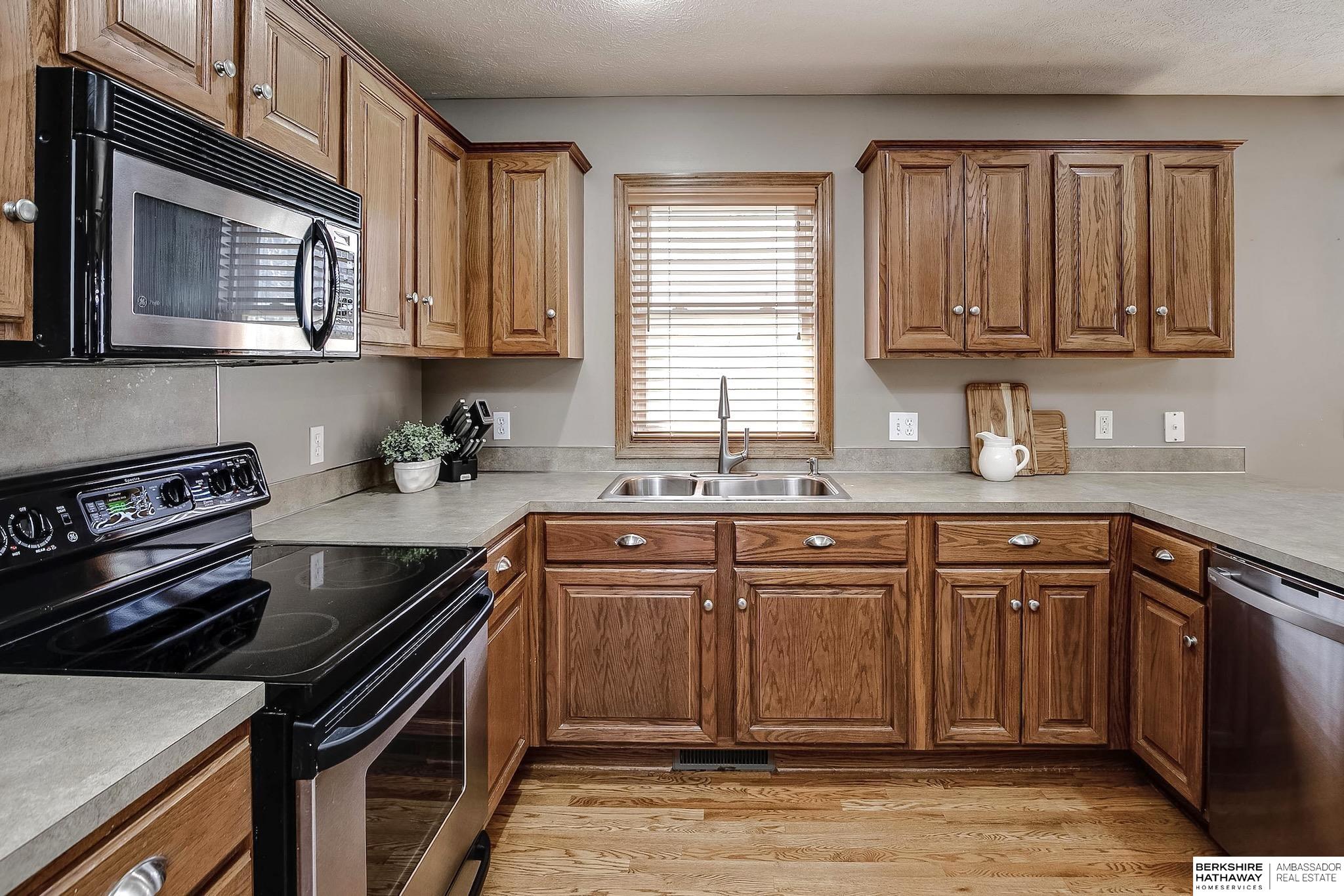 Omaha, Nebraska 68116, United States, 4 Bedrooms Bedrooms, ,2 BathroomsBathrooms,Residential,Pending,101241