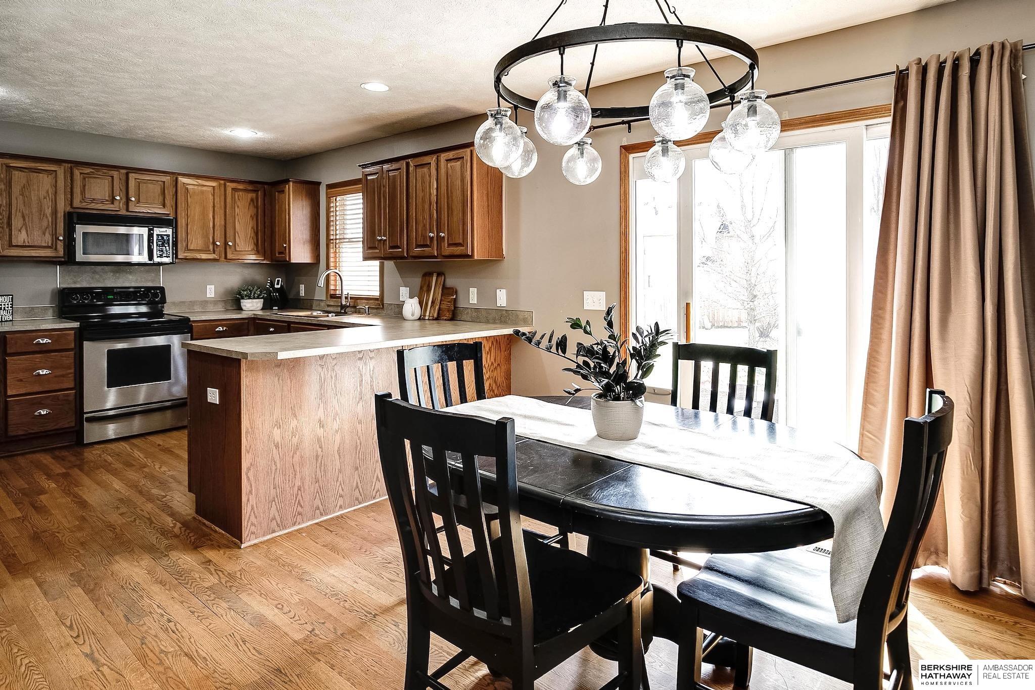 Omaha, Nebraska 68116, United States, 4 Bedrooms Bedrooms, ,2 BathroomsBathrooms,Residential,Pending,101241