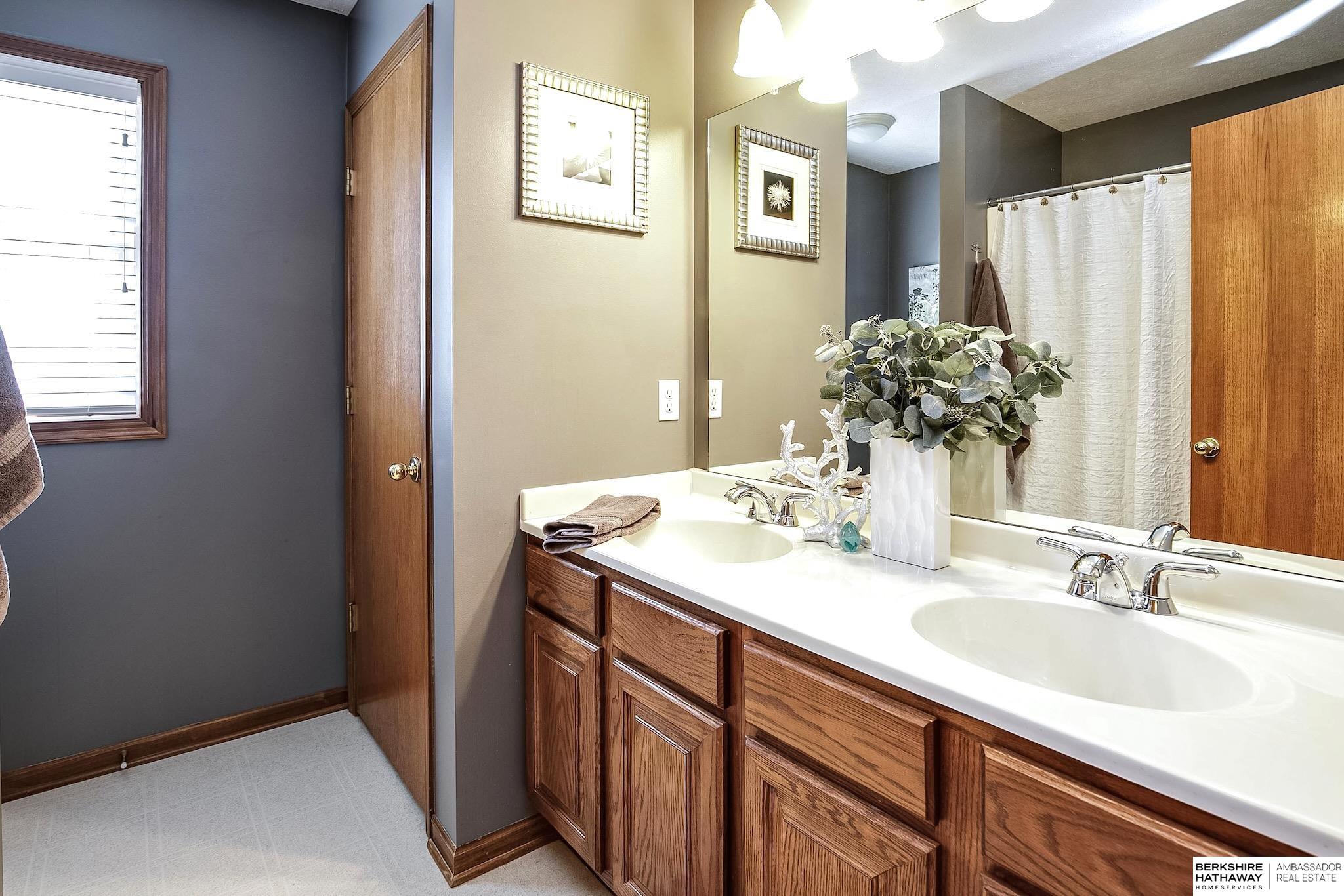 Omaha, Nebraska 68116, United States, 4 Bedrooms Bedrooms, ,2 BathroomsBathrooms,Residential,Pending,101241