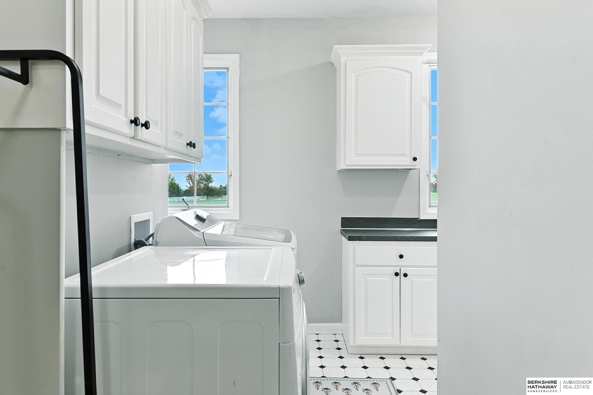 Bennington, Nebraska 68007, United States, 6 Bedrooms Bedrooms, ,4 BathroomsBathrooms,Residential,Pending,180952