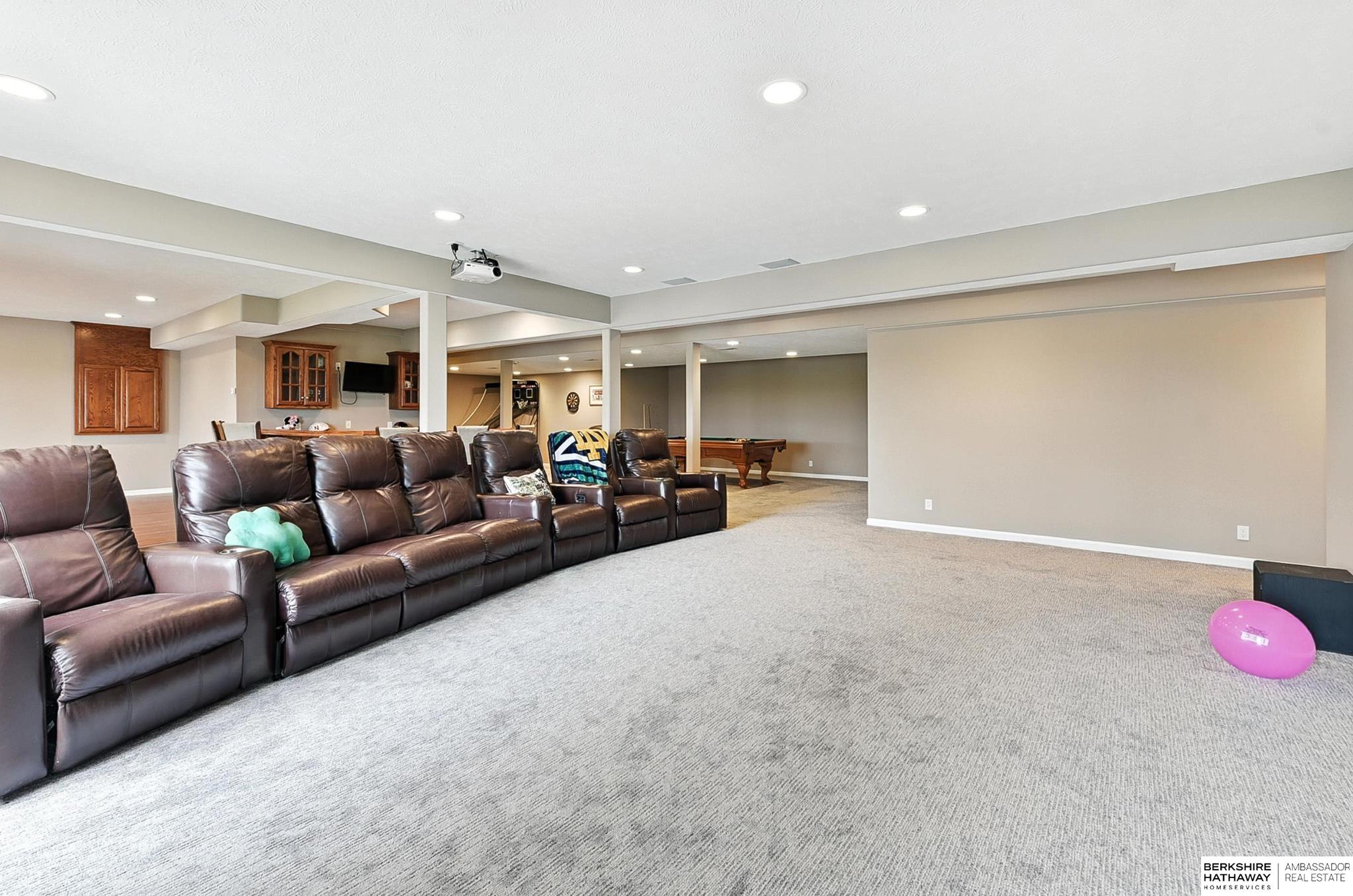 Bennington, Nebraska 68007, United States, 6 Bedrooms Bedrooms, ,4 BathroomsBathrooms,Residential,Pending,180952