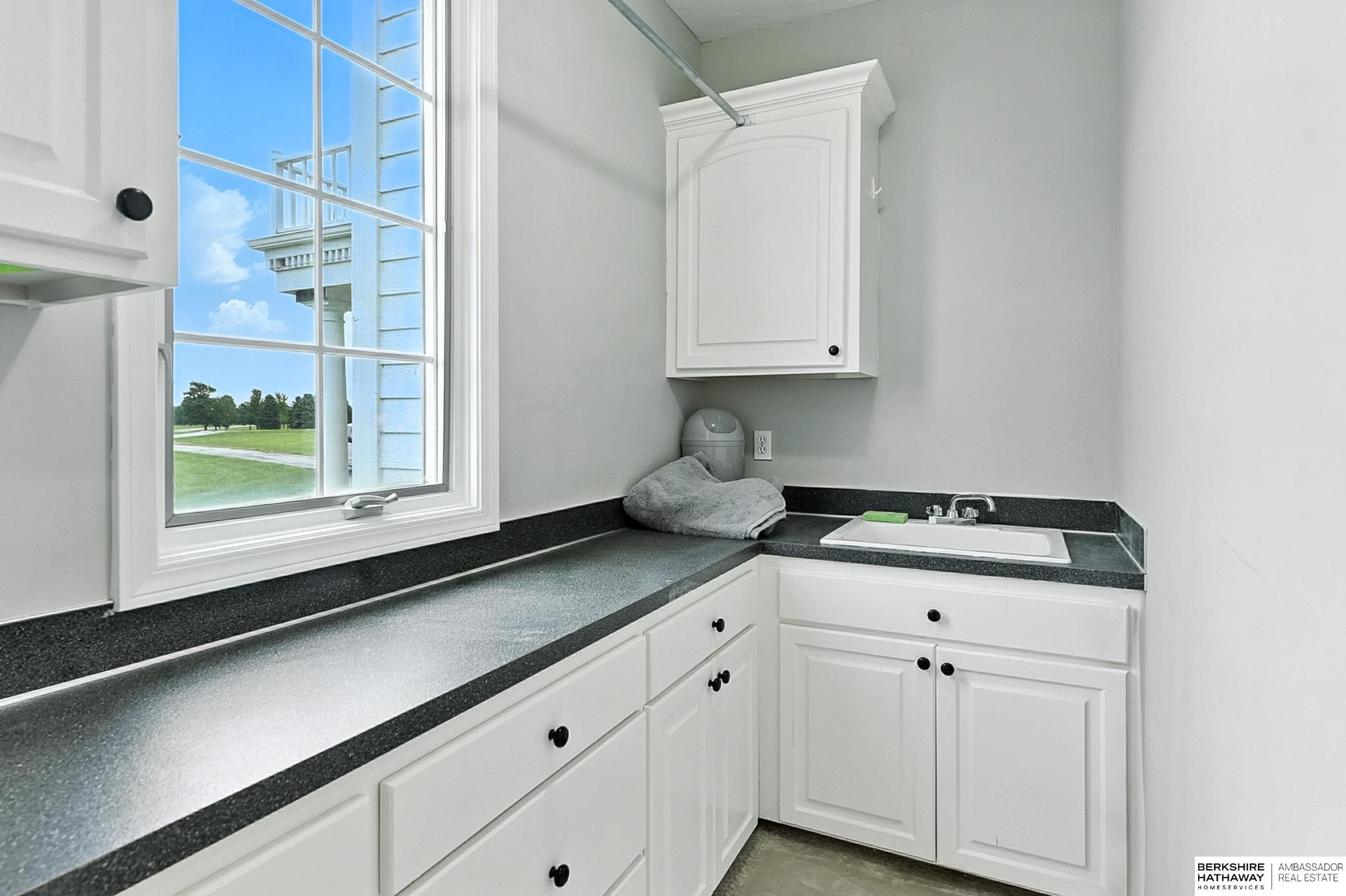 Bennington, Nebraska 68007, United States, 6 Bedrooms Bedrooms, ,4 BathroomsBathrooms,Residential,Pending,180952