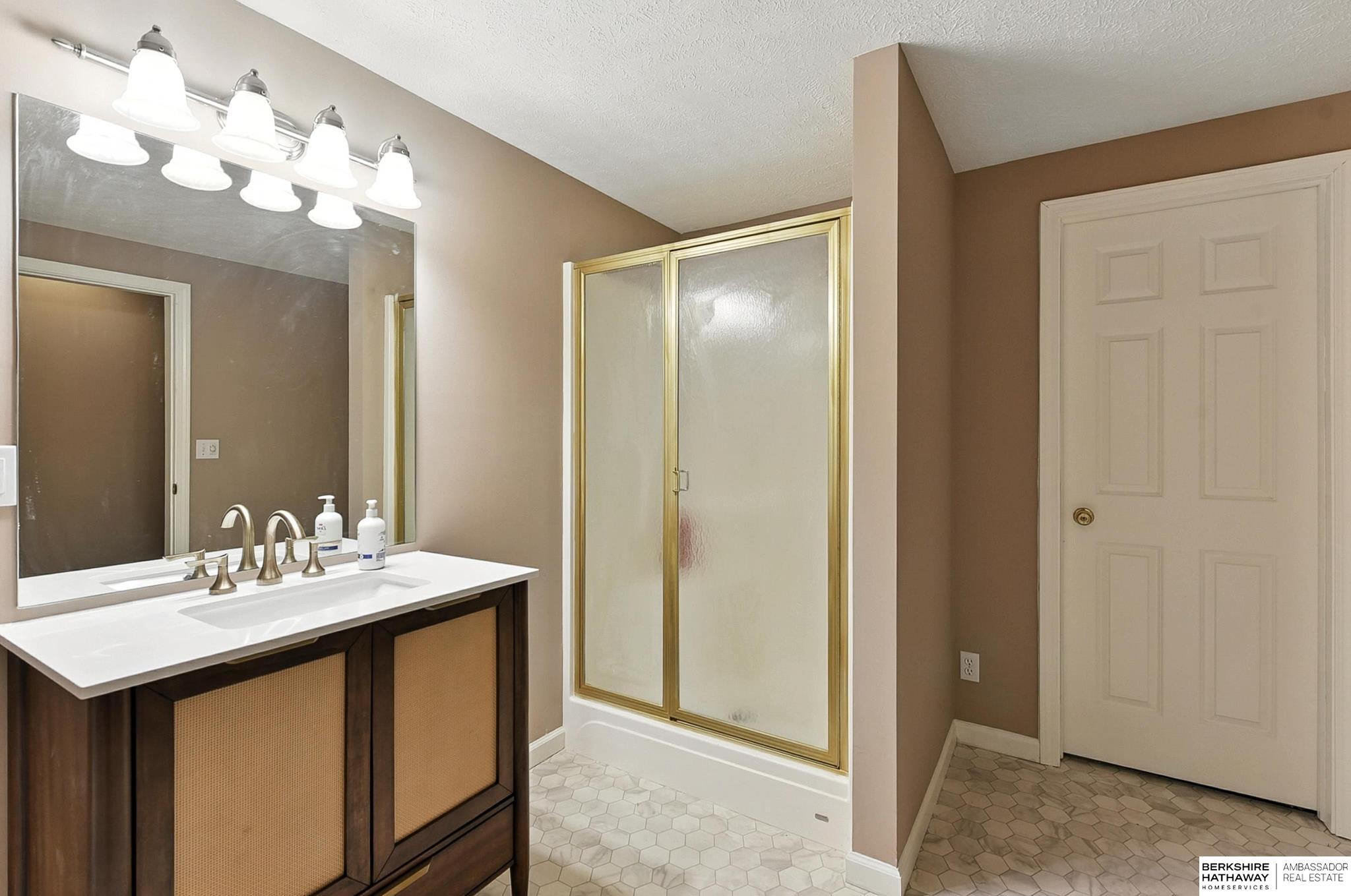 Bennington, Nebraska 68007, United States, 6 Bedrooms Bedrooms, ,4 BathroomsBathrooms,Residential,Pending,180952