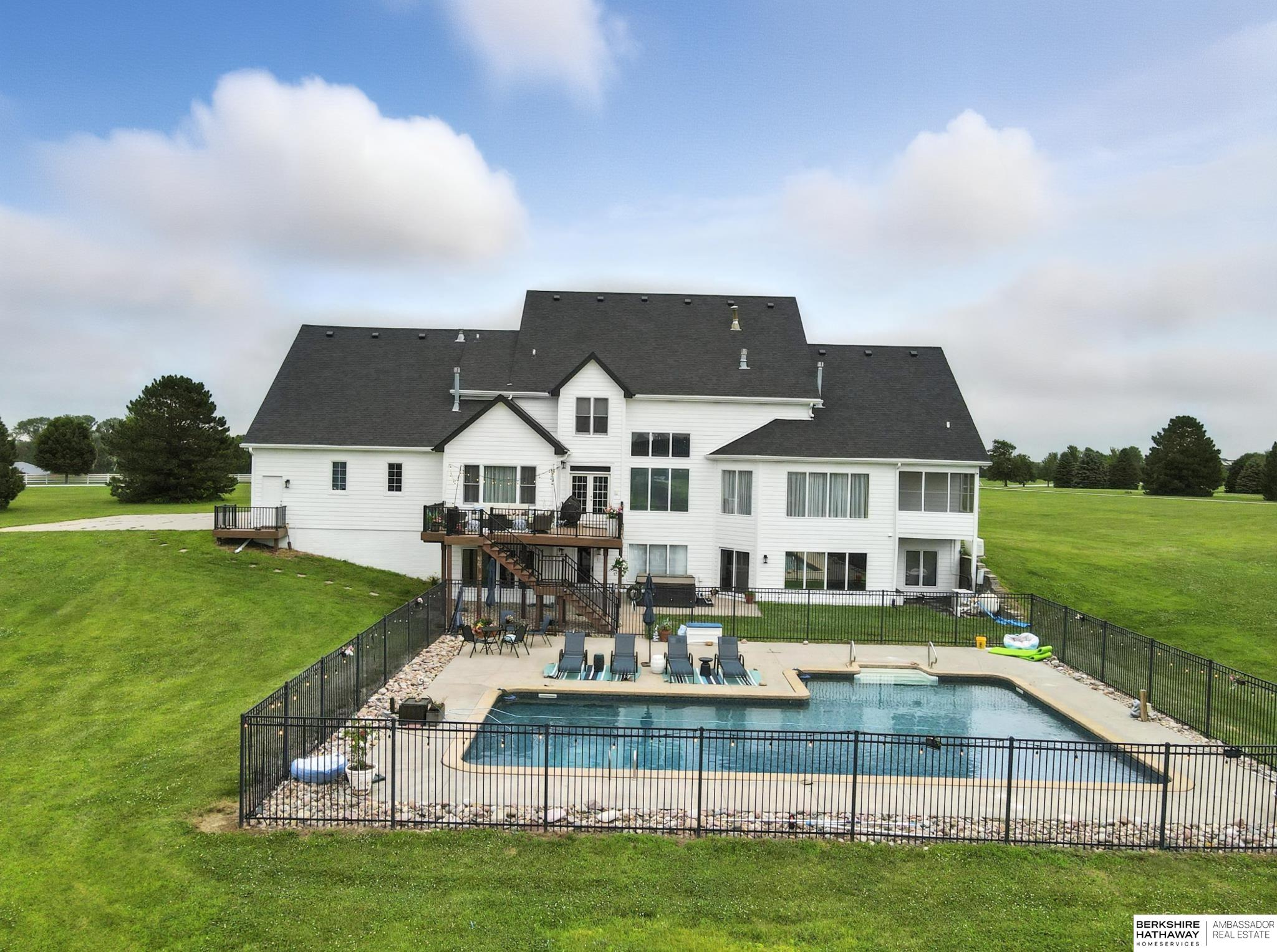 Bennington, Nebraska 68007, United States, 6 Bedrooms Bedrooms, ,4 BathroomsBathrooms,Residential,Pending,180952