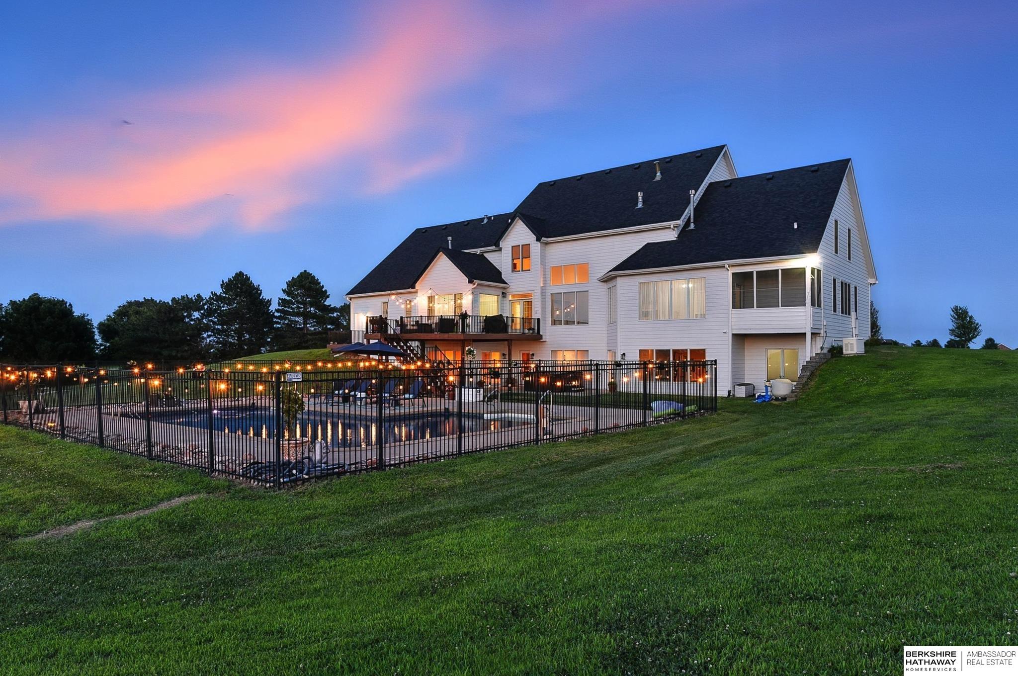 Bennington, Nebraska 68007, United States, 6 Bedrooms Bedrooms, ,4 BathroomsBathrooms,Residential,Pending,180952