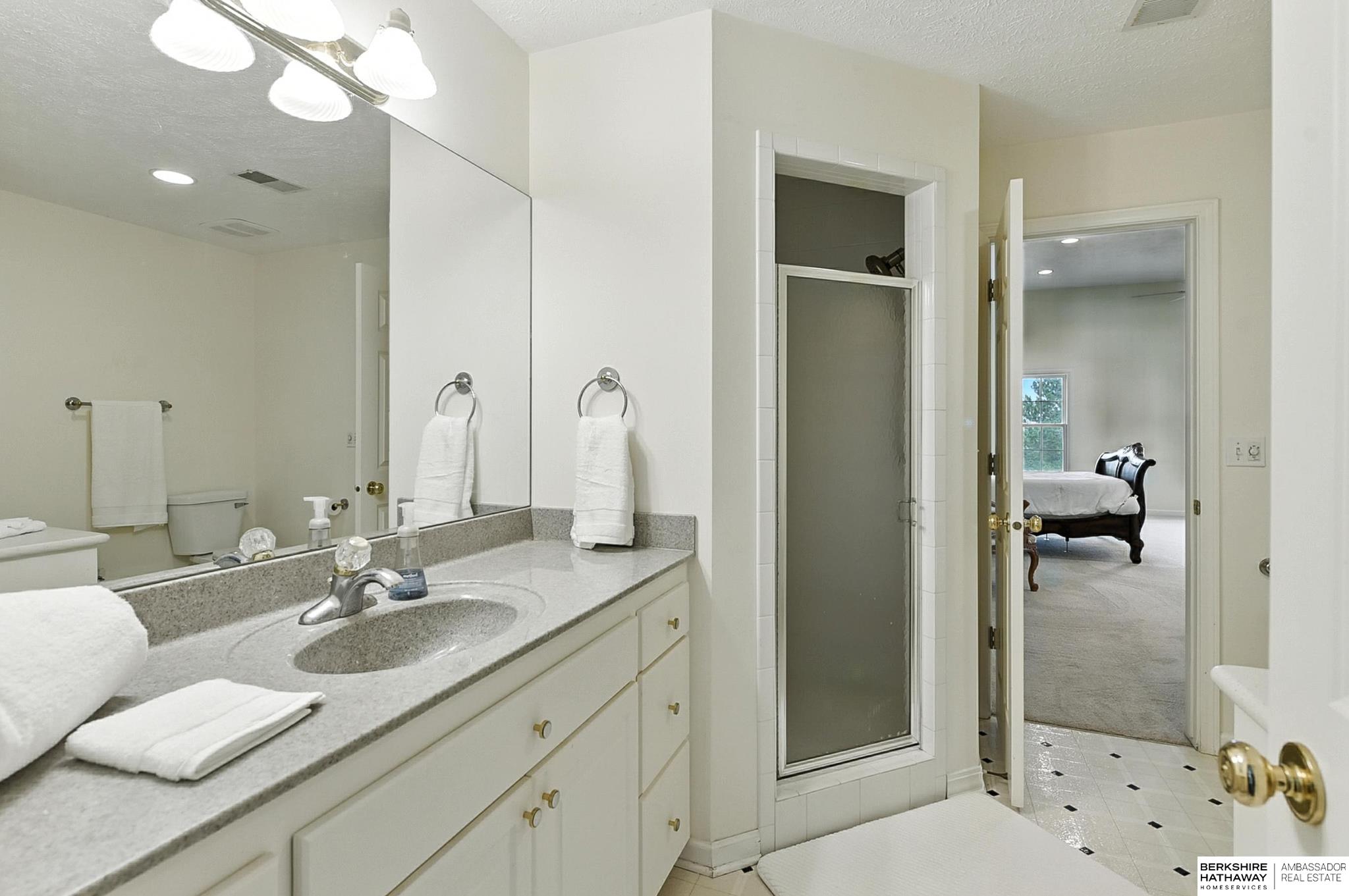 Bennington, Nebraska 68007, United States, 6 Bedrooms Bedrooms, ,4 BathroomsBathrooms,Residential,Pending,180952