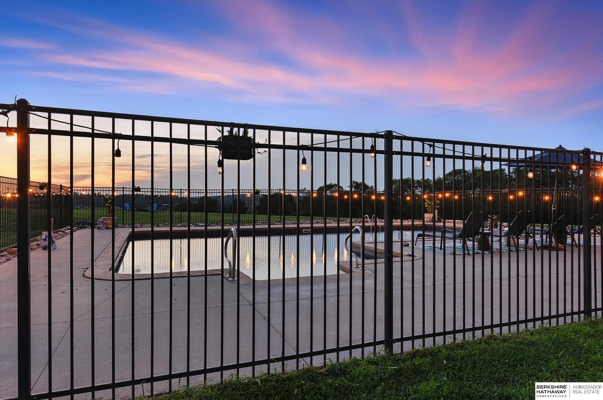 Bennington, Nebraska 68007, United States, 6 Bedrooms Bedrooms, ,4 BathroomsBathrooms,Residential,Pending,180952