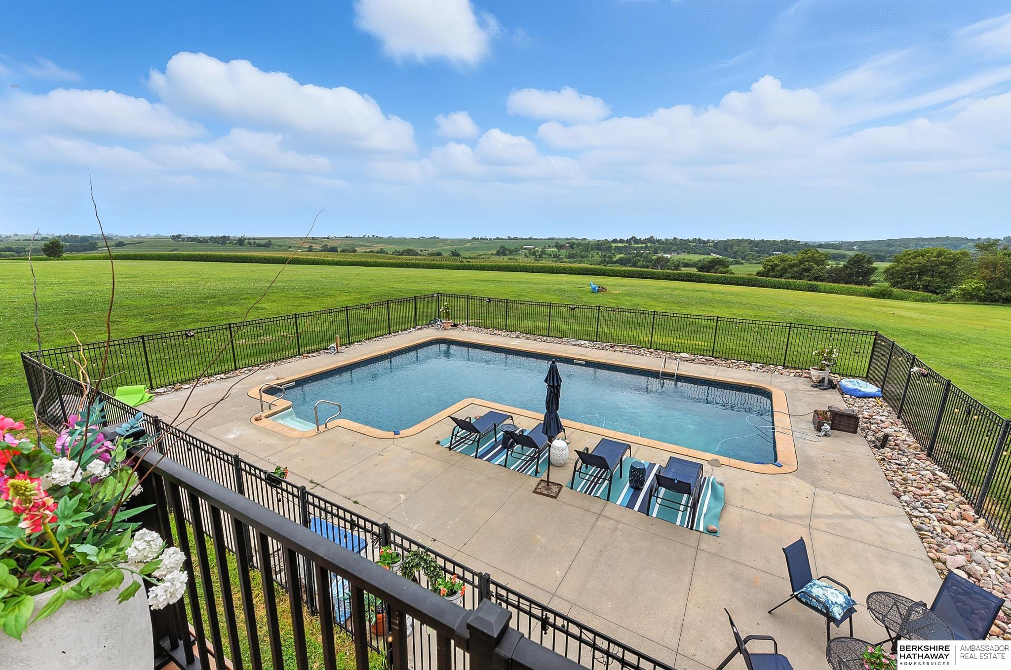 Bennington, Nebraska 68007, United States, 6 Bedrooms Bedrooms, ,4 BathroomsBathrooms,Residential,Pending,180952