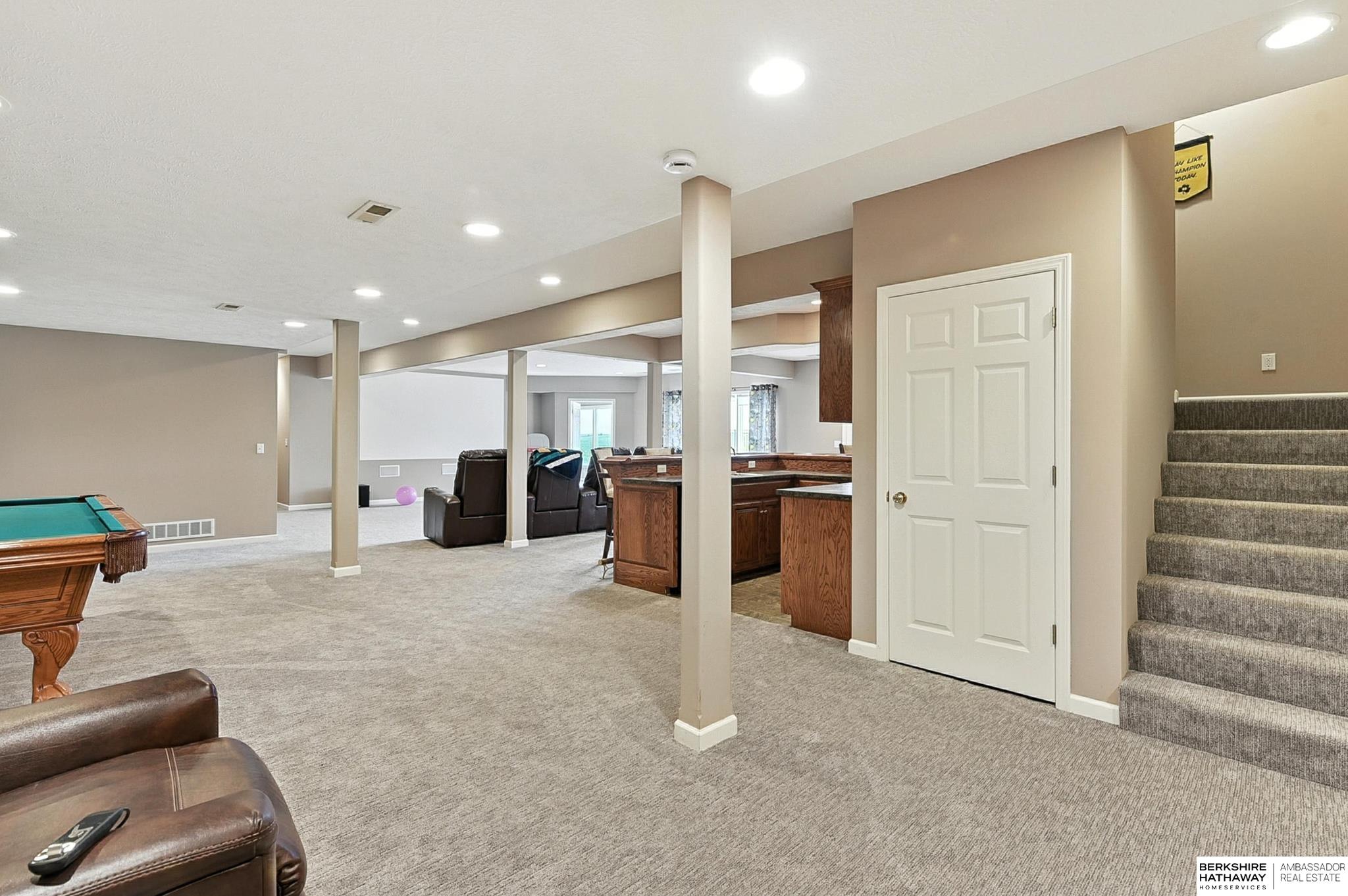 Bennington, Nebraska 68007, United States, 6 Bedrooms Bedrooms, ,4 BathroomsBathrooms,Residential,Pending,180952