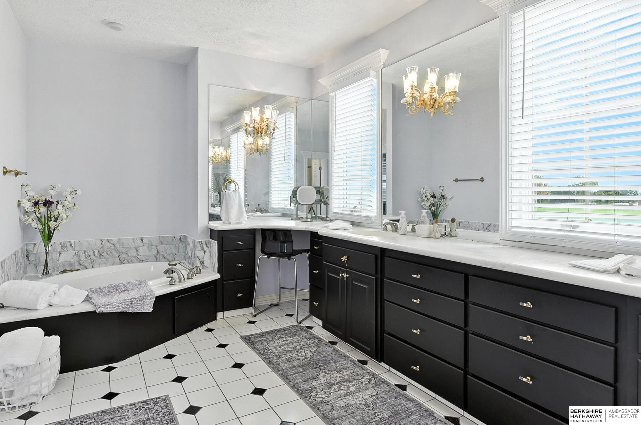 Bennington, Nebraska 68007, United States, 6 Bedrooms Bedrooms, ,4 BathroomsBathrooms,Residential,Pending,180952