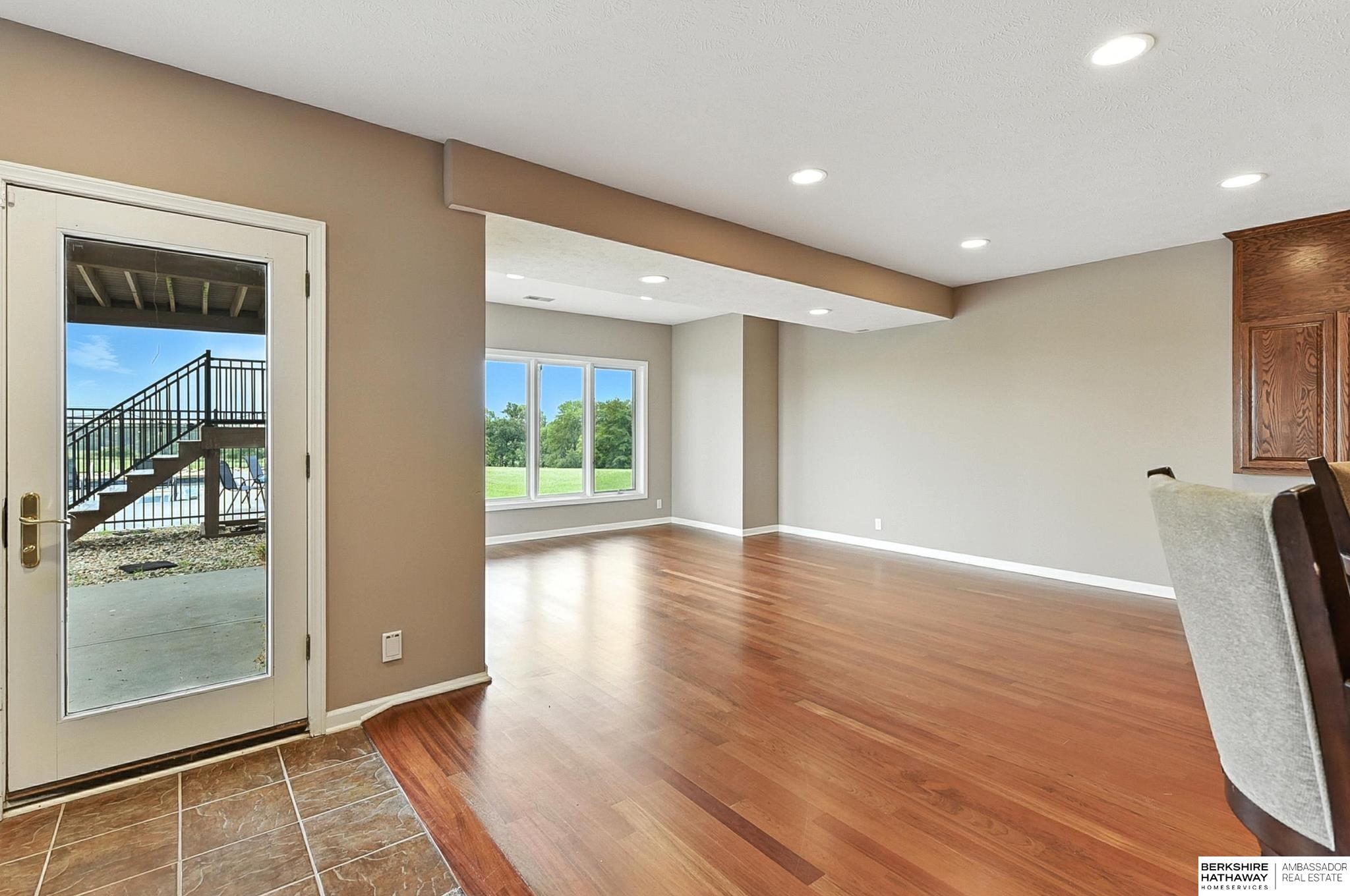 Bennington, Nebraska 68007, United States, 6 Bedrooms Bedrooms, ,4 BathroomsBathrooms,Residential,Pending,180952