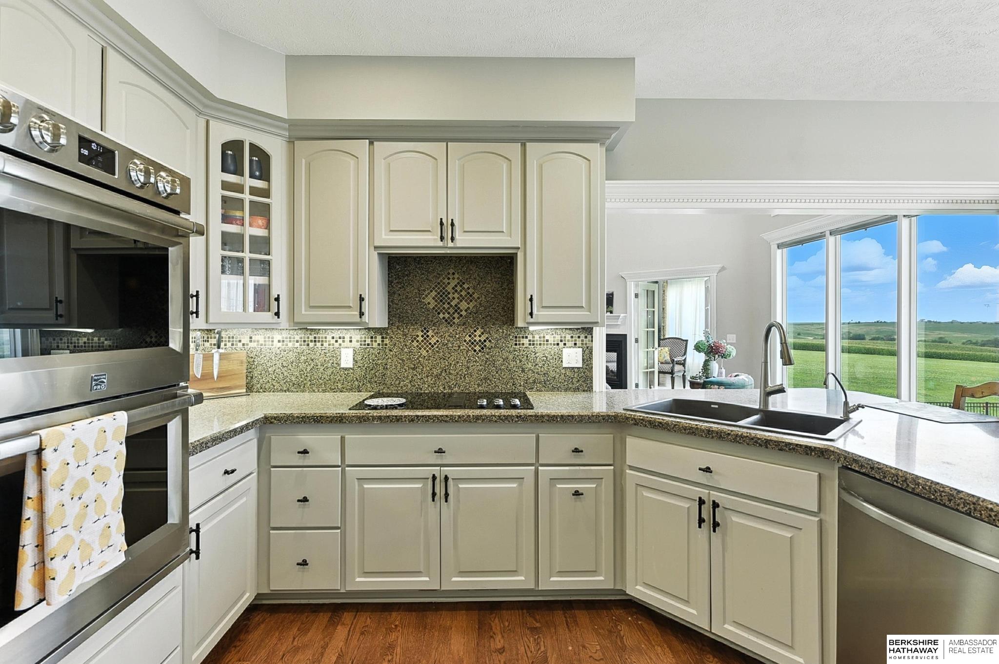 Bennington, Nebraska 68007, United States, 6 Bedrooms Bedrooms, ,4 BathroomsBathrooms,Residential,Pending,180952