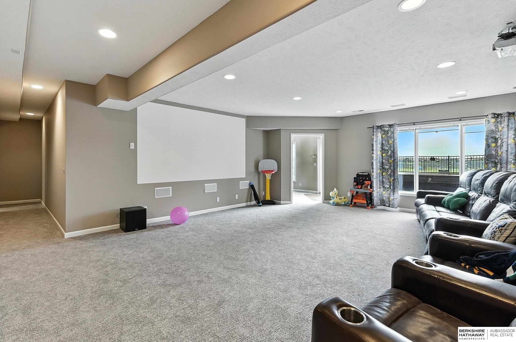 Bennington, Nebraska 68007, United States, 6 Bedrooms Bedrooms, ,4 BathroomsBathrooms,Residential,Pending,180952