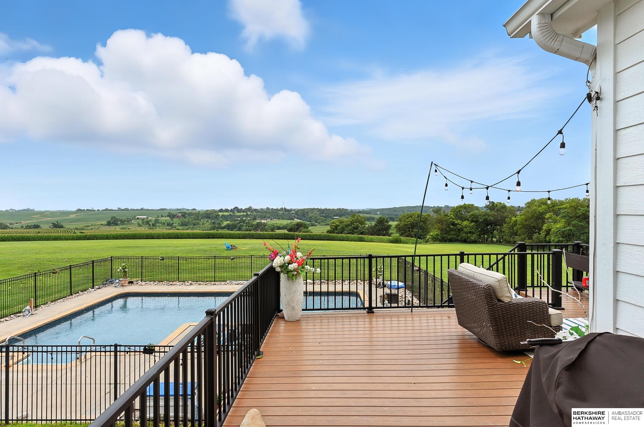 Bennington, Nebraska 68007, United States, 6 Bedrooms Bedrooms, ,4 BathroomsBathrooms,Residential,Pending,180952