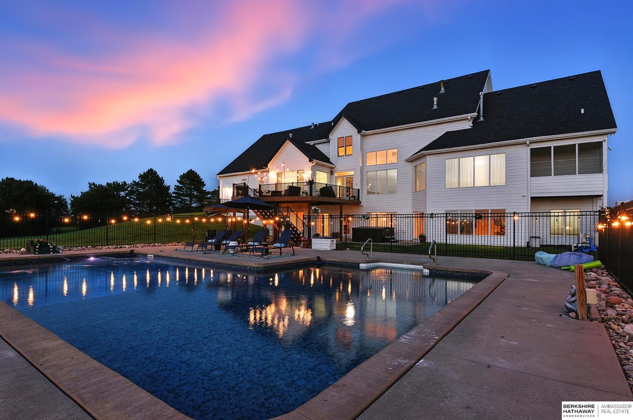 Bennington, Nebraska 68007, United States, 6 Bedrooms Bedrooms, ,4 BathroomsBathrooms,Residential,Pending,180952