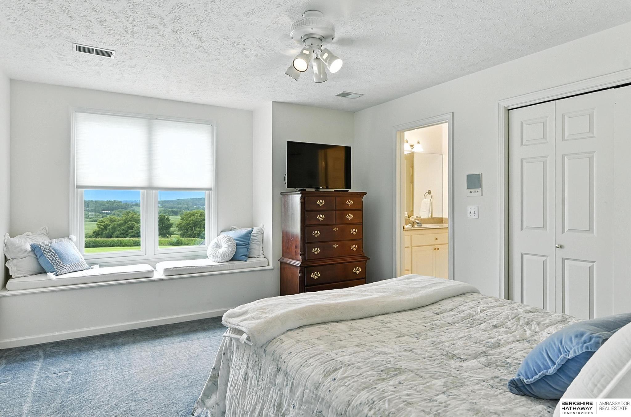 Bennington, Nebraska 68007, United States, 6 Bedrooms Bedrooms, ,4 BathroomsBathrooms,Residential,Pending,180952