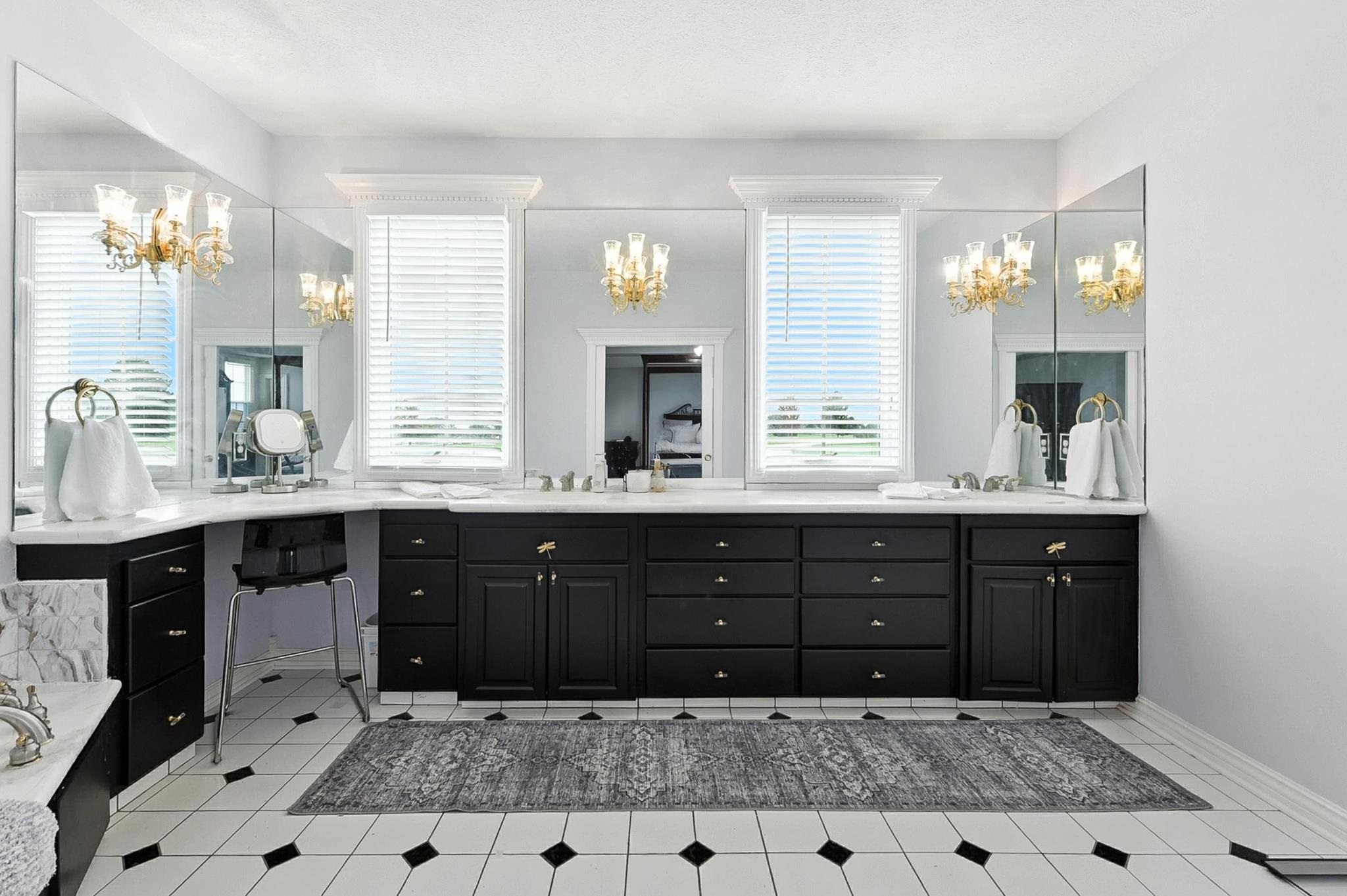 Bennington, Nebraska 68007, United States, 6 Bedrooms Bedrooms, ,4 BathroomsBathrooms,Residential,Pending,180952