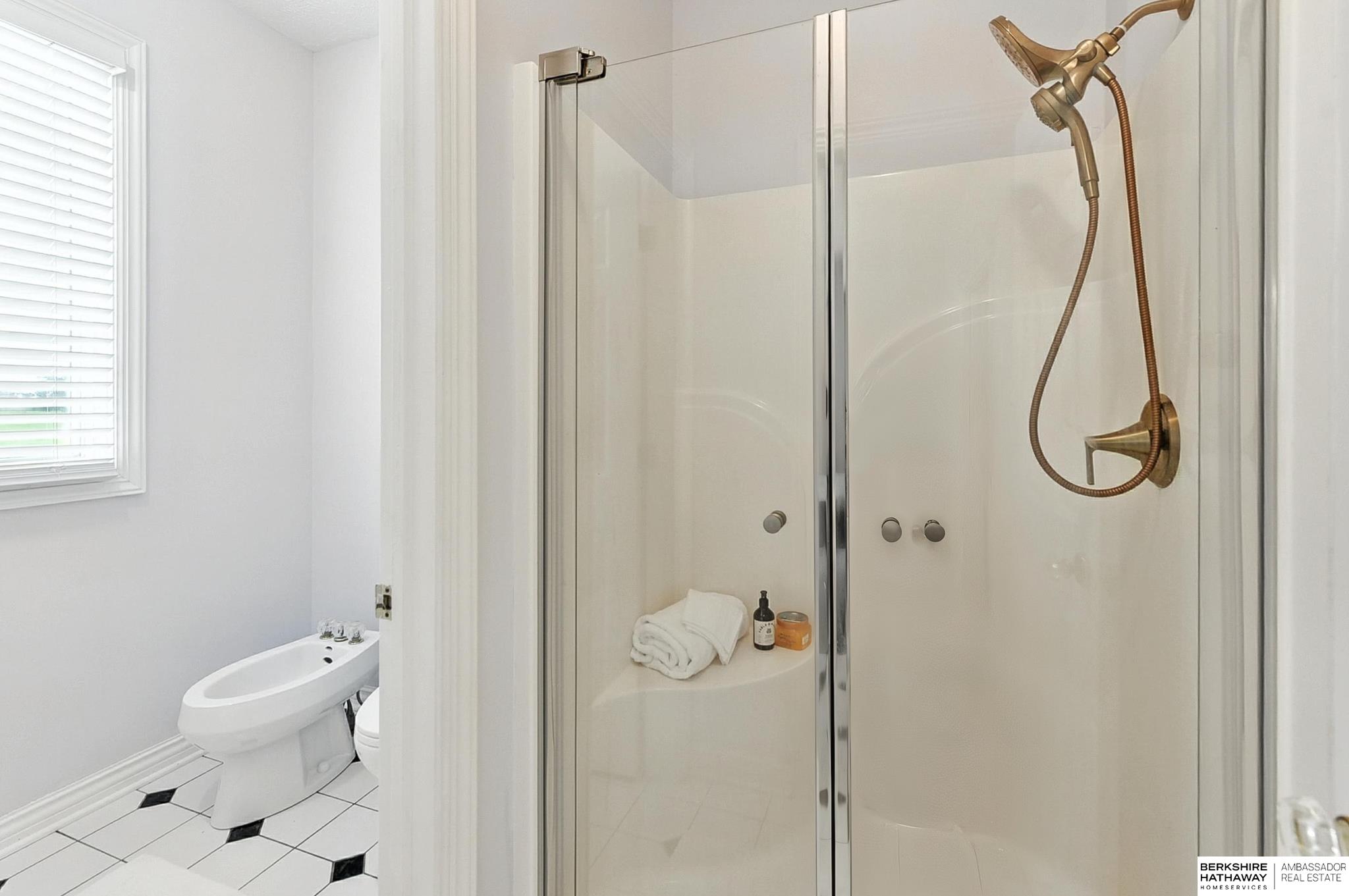 Bennington, Nebraska 68007, United States, 6 Bedrooms Bedrooms, ,4 BathroomsBathrooms,Residential,Pending,180952