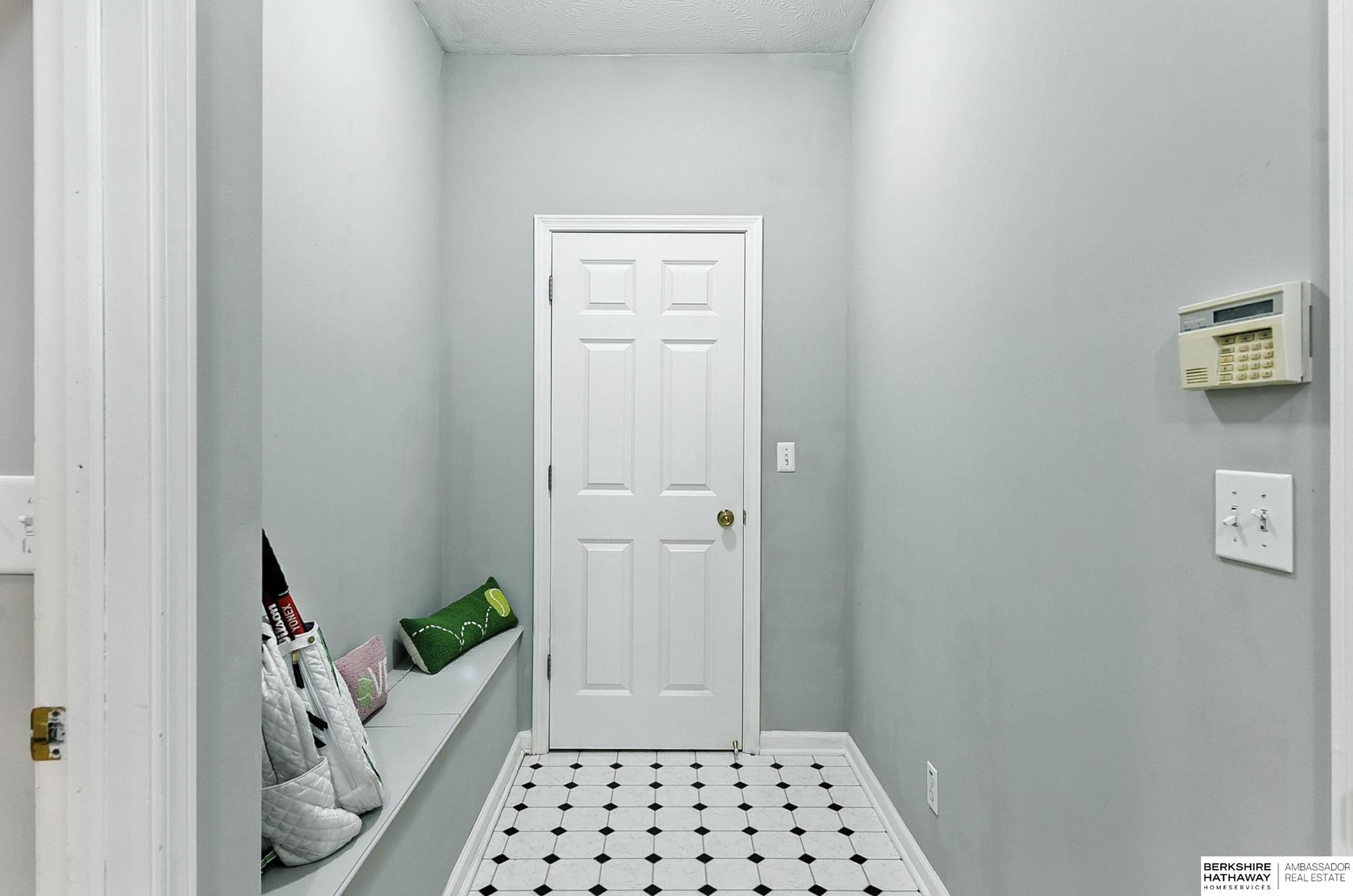 Bennington, Nebraska 68007, United States, 6 Bedrooms Bedrooms, ,4 BathroomsBathrooms,Residential,Pending,180952