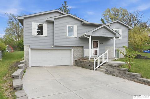 Photo of 13956 Hickory Circle, Omaha, NE 68144 (MLS # 22611057)