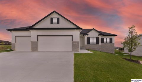 Photo of 20126 U Street, Omaha, NE 68135 (MLS # 22526917)