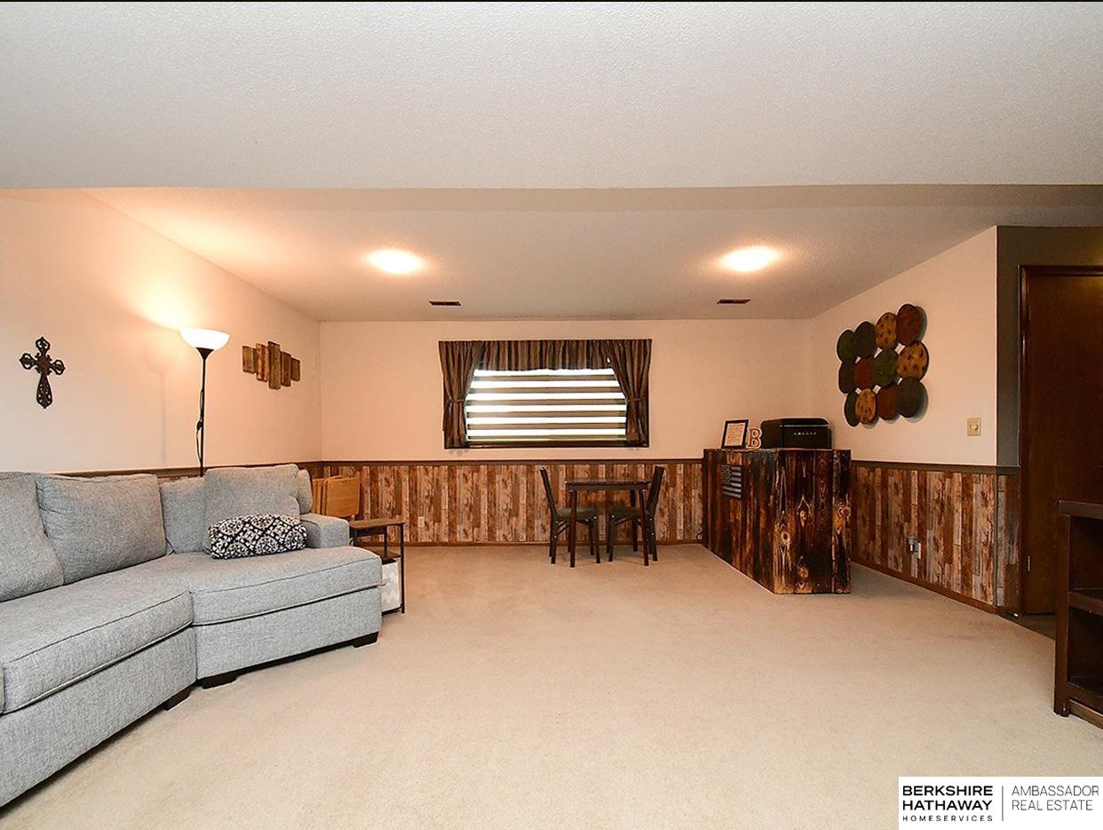 Omaha, Nebraska 68105, United States, 4 Bedrooms Bedrooms, ,2 BathroomsBathrooms,Residential,Active,125556