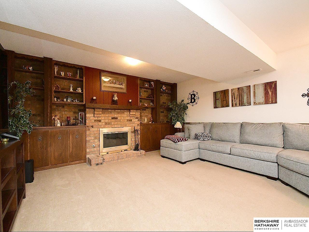 Omaha, Nebraska 68105, United States, 4 Bedrooms Bedrooms, ,2 BathroomsBathrooms,Residential,Active,125556