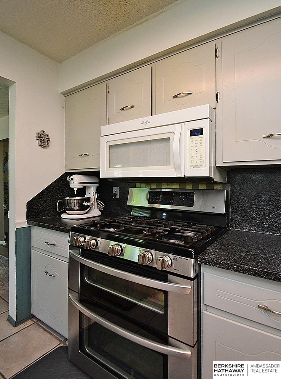 Omaha, Nebraska 68105, United States, 4 Bedrooms Bedrooms, ,2 BathroomsBathrooms,Residential,Active,125556