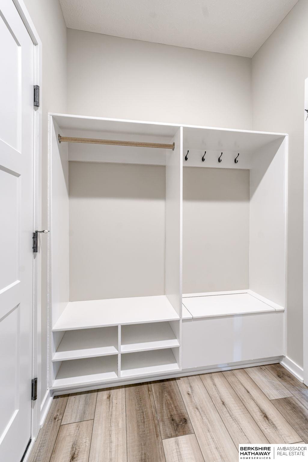 Omaha, Nebraska 68116, United States, 4 Bedrooms Bedrooms, ,3 BathroomsBathrooms,Residential,Active,175397