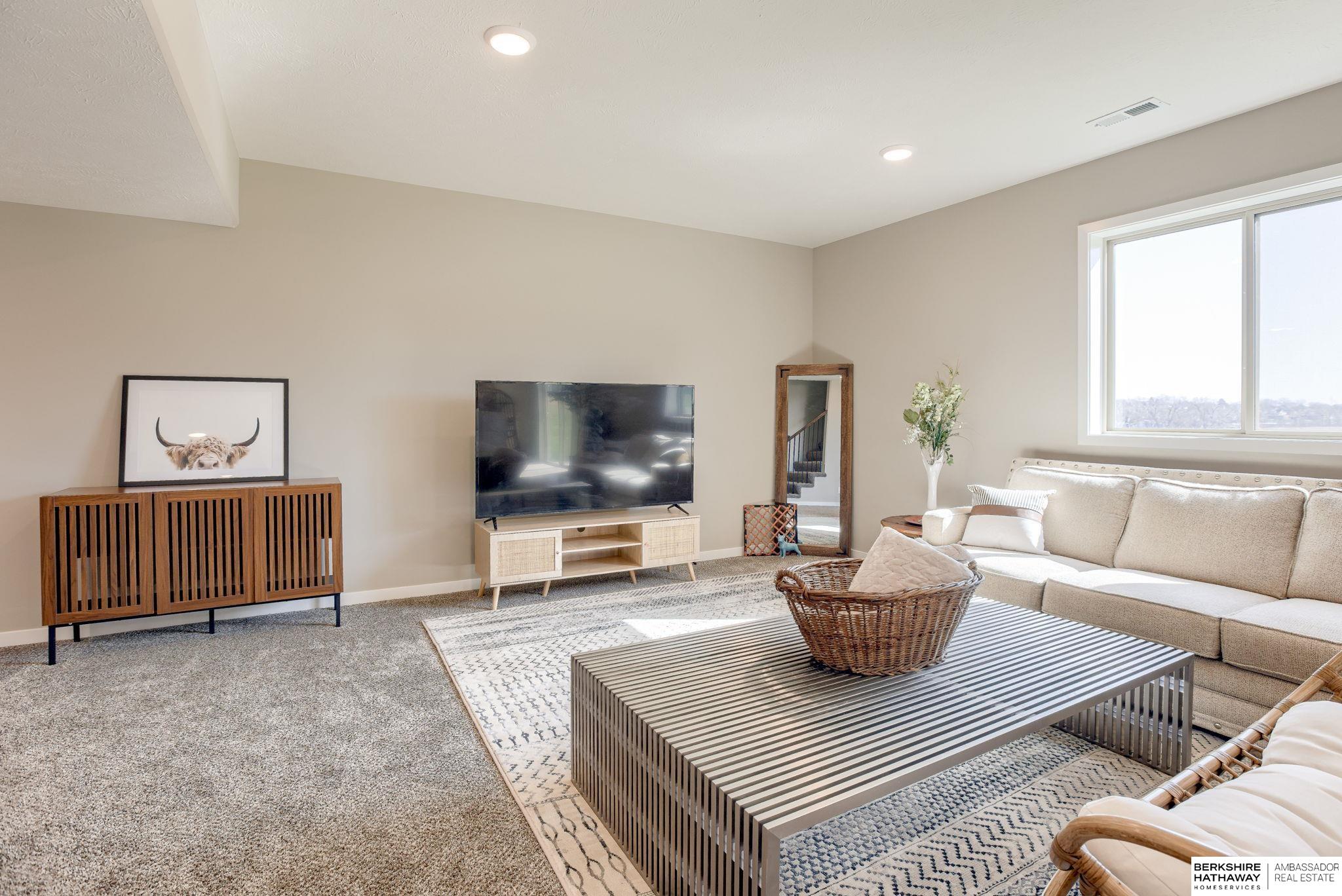 Omaha, Nebraska 68116, United States, 4 Bedrooms Bedrooms, ,3 BathroomsBathrooms,Residential,Active,175397